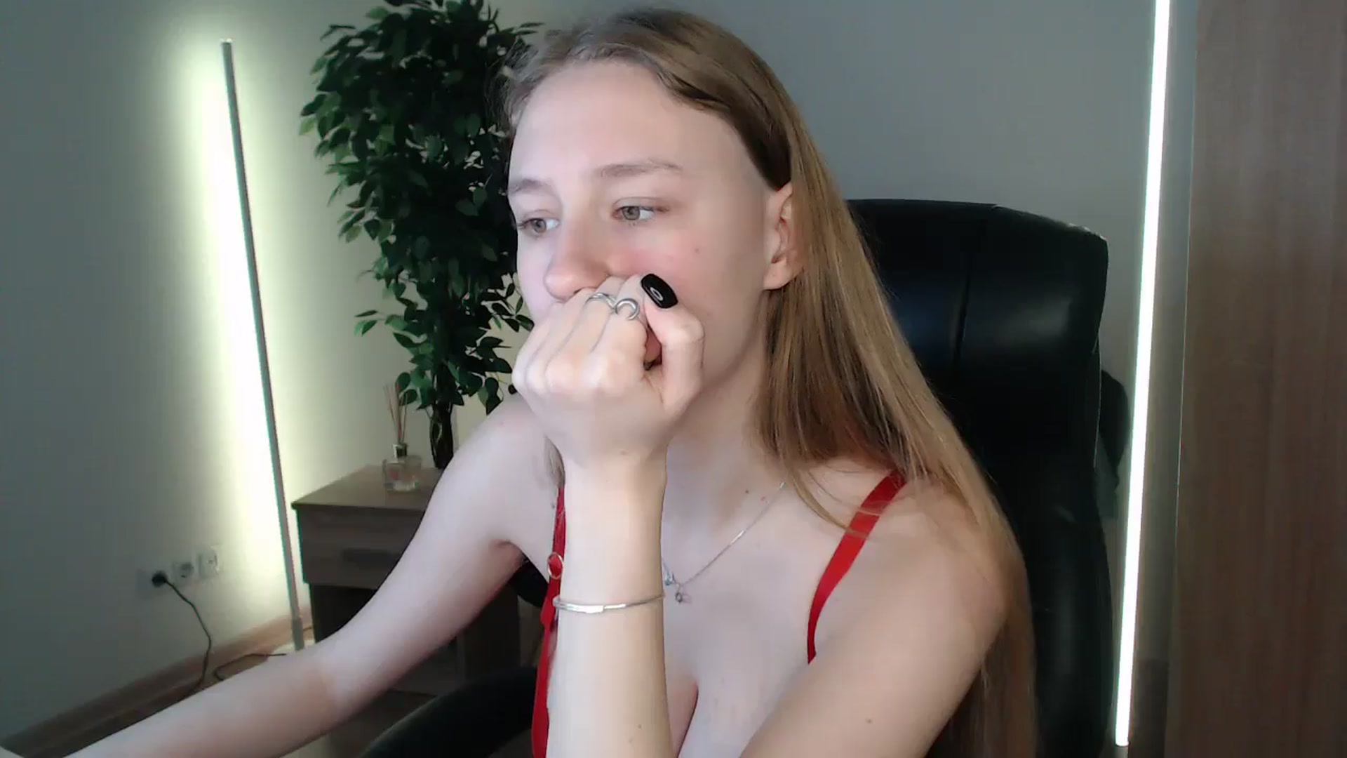 Gallery image thumbnail from HaleyVixen's myfreecams stream on, 12/26/2024, 11:37 image 10 of 20