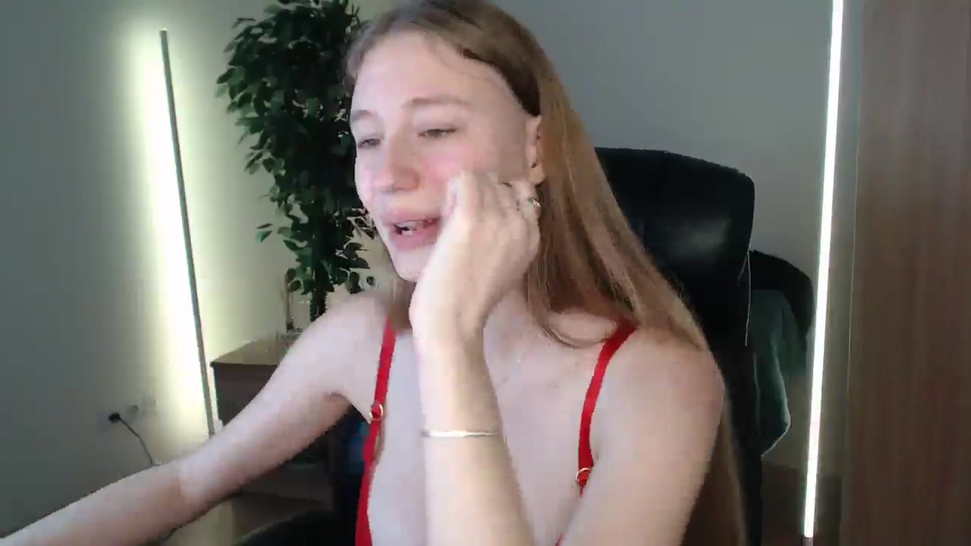 Gallery image thumbnail from HaleyVixen's myfreecams stream on, 12/26/2024, 11:37 image 6 of 20