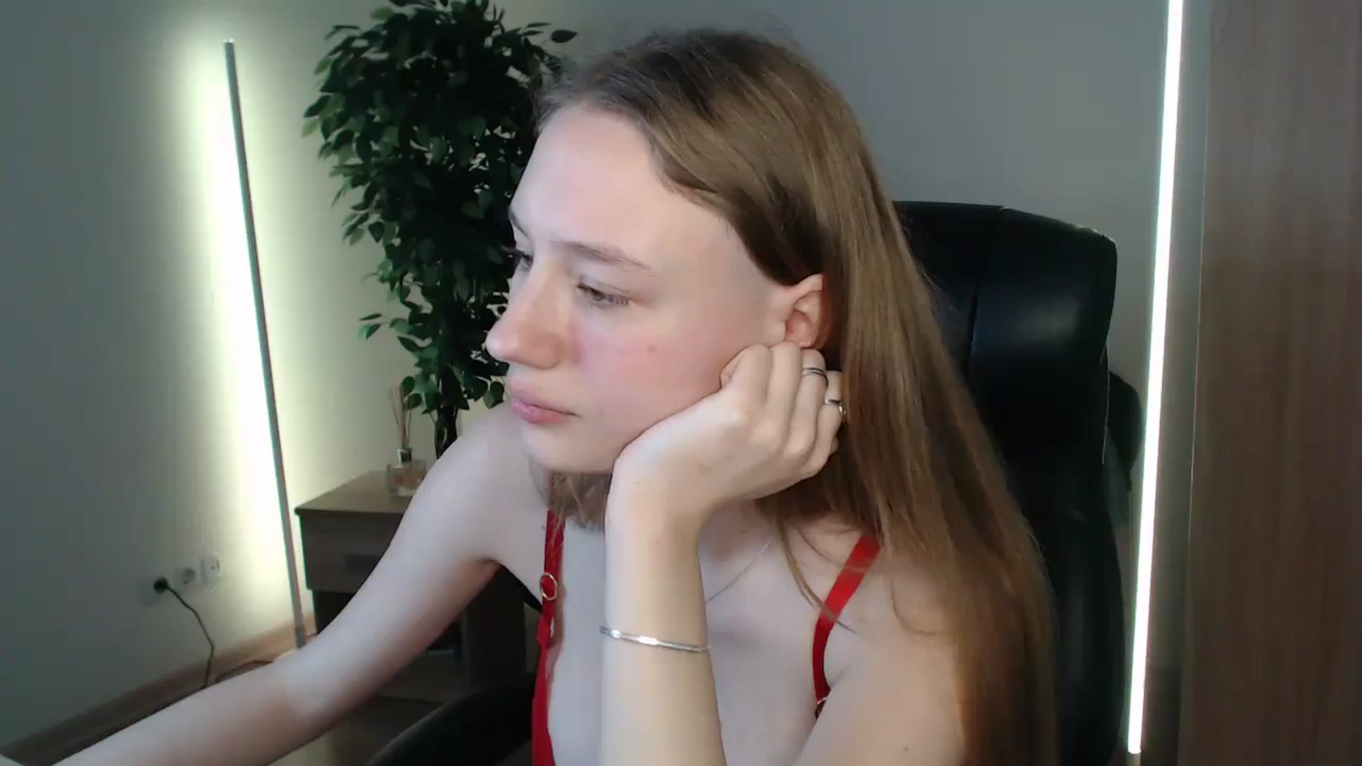 Gallery image thumbnail from HaleyVixen's myfreecams stream on, 12/26/2024, 11:37 image 12 of 20