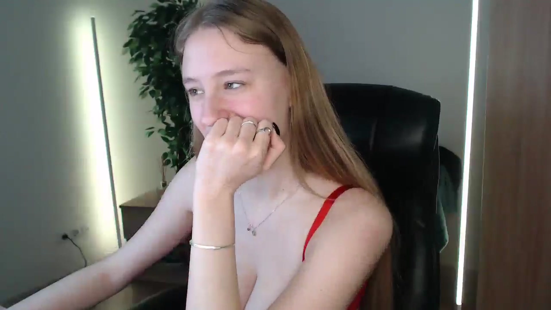 Gallery image thumbnail from HaleyVixen's myfreecams stream on, 12/26/2024, 11:37 image 3 of 20