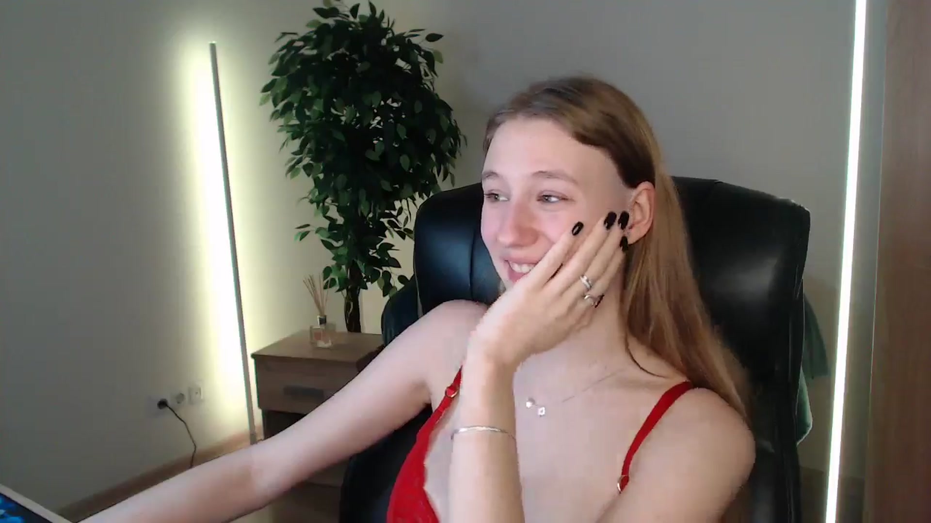 Gallery image thumbnail from HaleyVixen's myfreecams stream on, 12/26/2024, 13:34 image 3 of 20