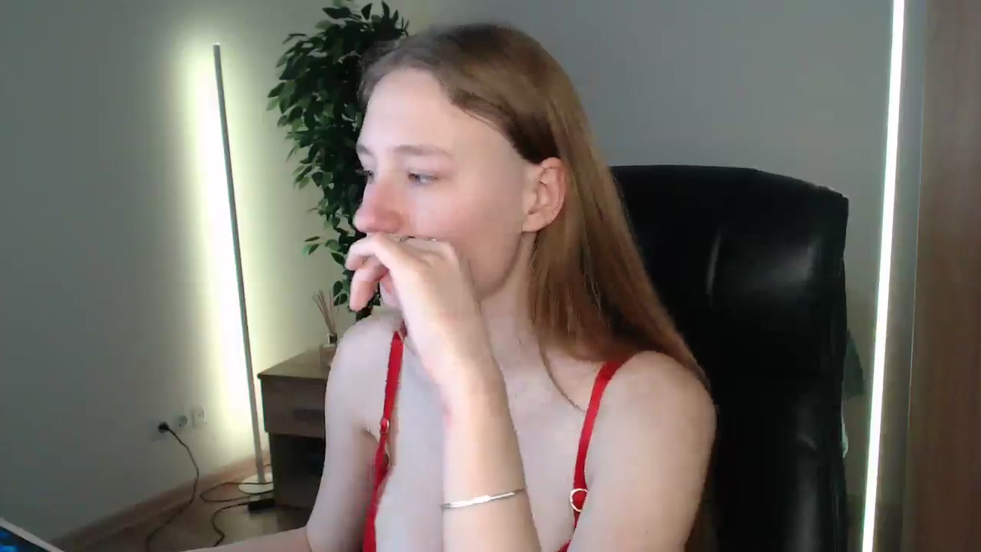 Gallery image thumbnail from HaleyVixen's myfreecams stream on, 12/26/2024, 14:03 image 17 of 20