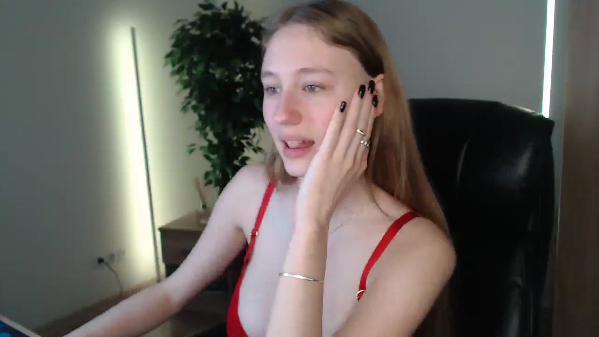 Gallery image thumbnail from HaleyVixen's myfreecams stream on, 12/26/2024, 14:03 image 3 of 20
