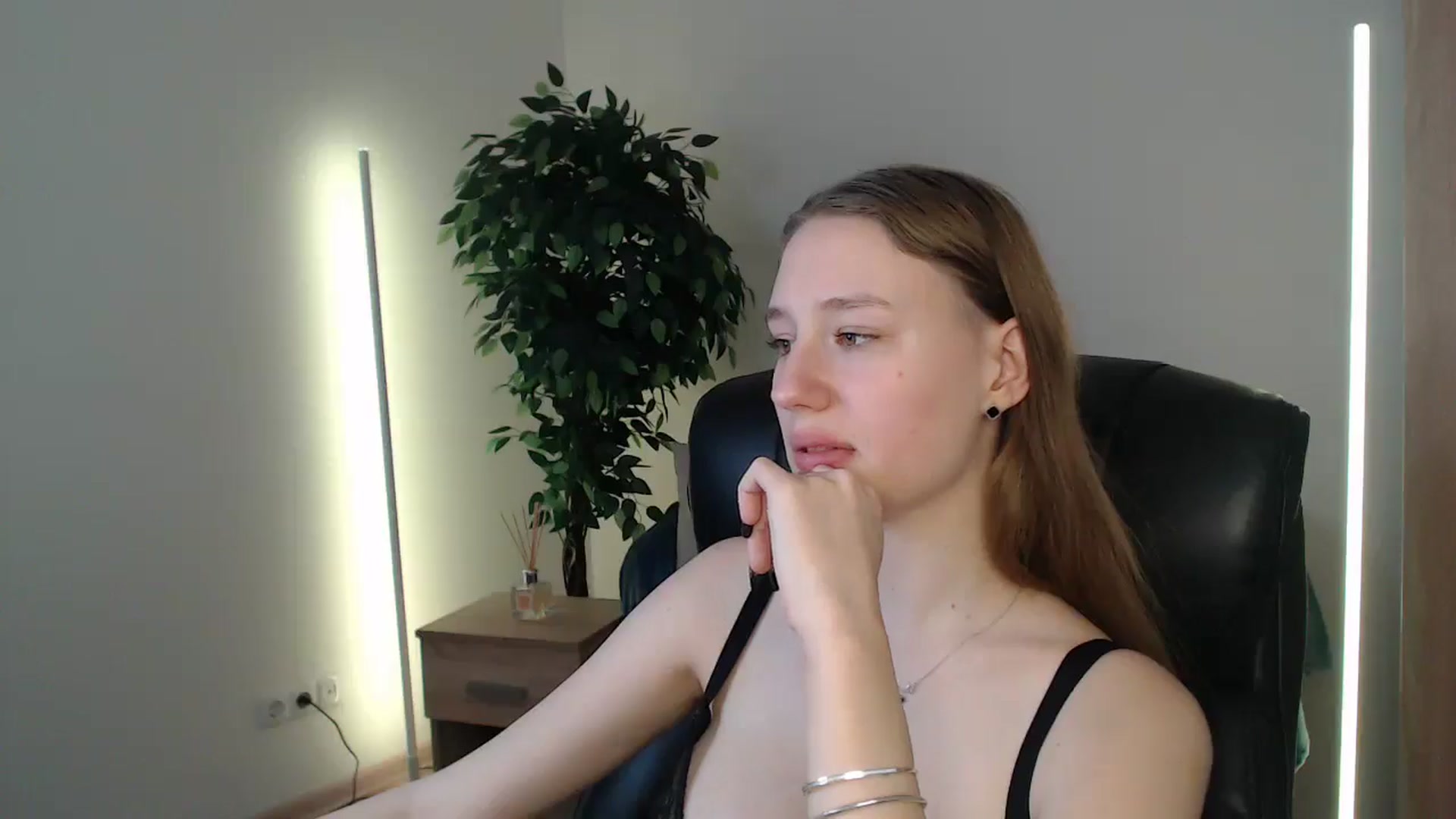 Gallery image thumbnail from HaleyVixen's myfreecams stream on, 01/04/2025, 10:58 image 12 of 20