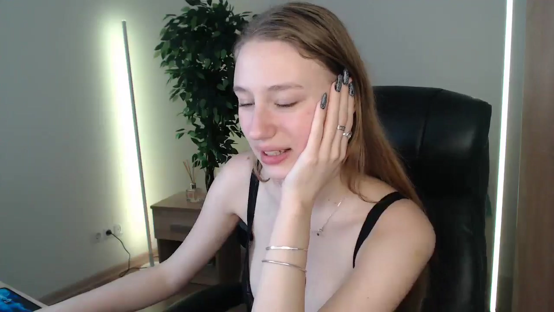 Gallery image thumbnail from HaleyVixen's myfreecams stream on, 01/04/2025, 12:58 image 4 of 20