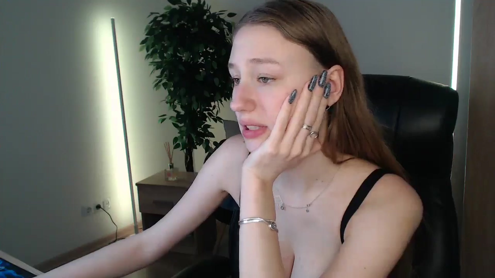 Gallery image thumbnail from HaleyVixen's myfreecams stream on, 01/04/2025, 14:39 image 4 of 20