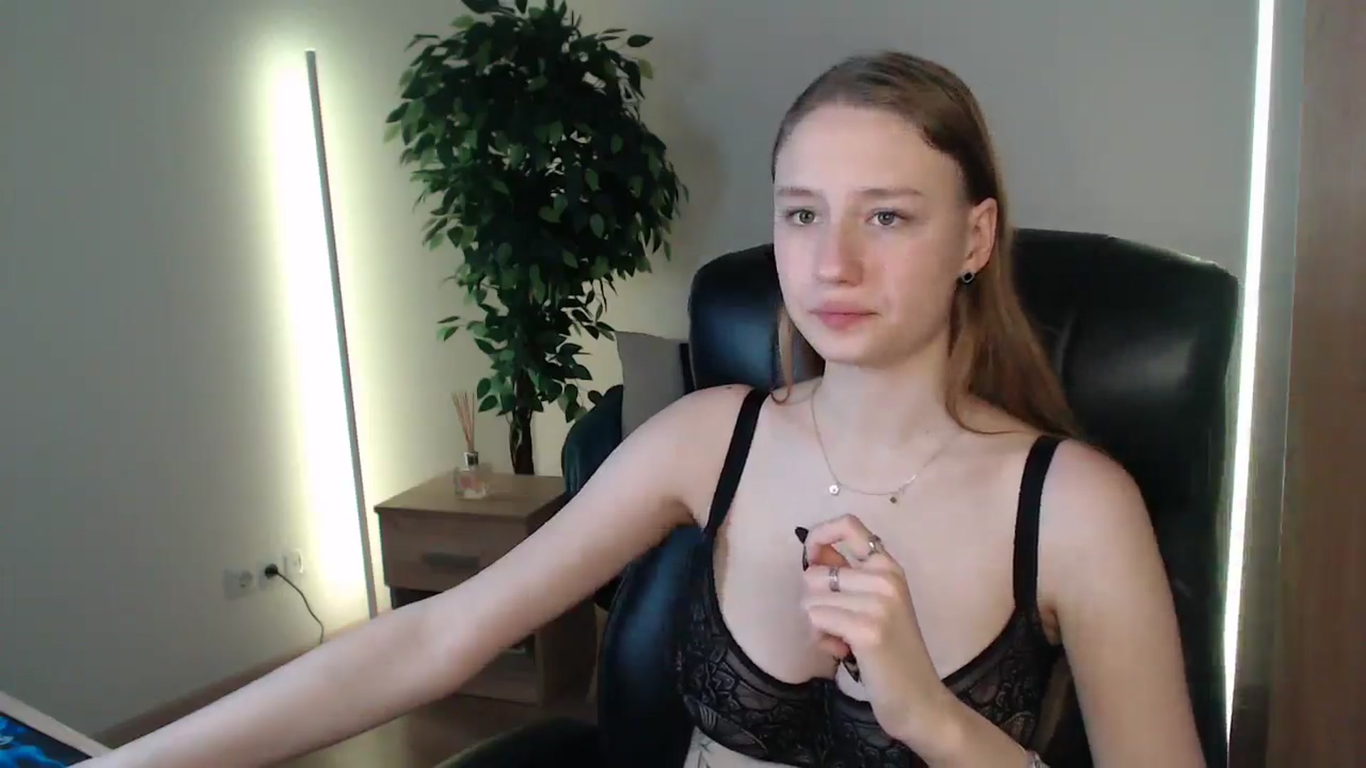 Gallery image thumbnail from HaleyVixen's myfreecams stream on, 01/04/2025, 14:39 image 7 of 20