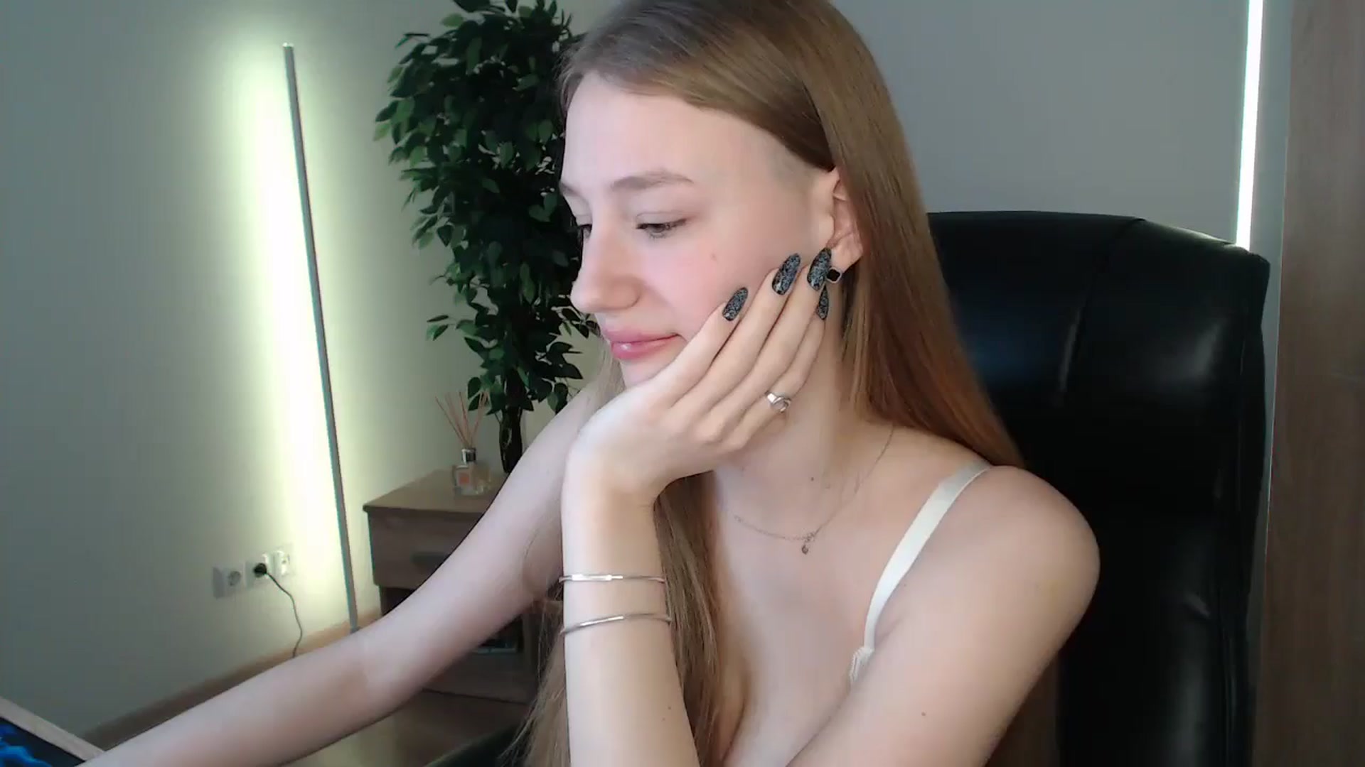Gallery image thumbnail from HaleyVixen's myfreecams stream on, 01/05/2025, 09:49 image 19 of 20