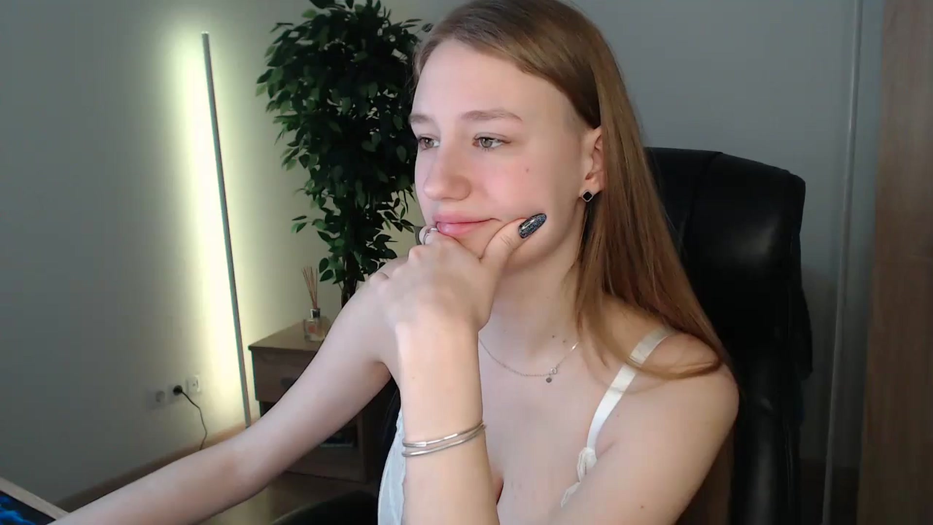 Gallery image thumbnail from HaleyVixen's myfreecams stream on, 01/05/2025, 09:49 image 11 of 20