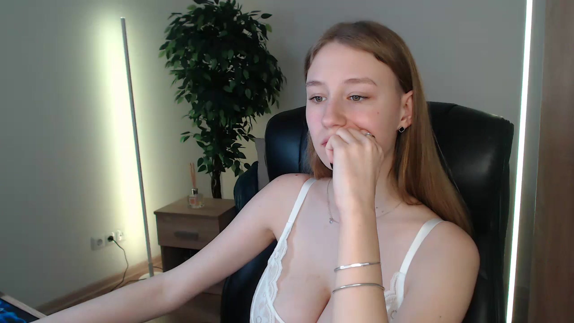 Gallery image thumbnail from HaleyVixen's myfreecams stream on, 01/05/2025, 11:29 image 20 of 20