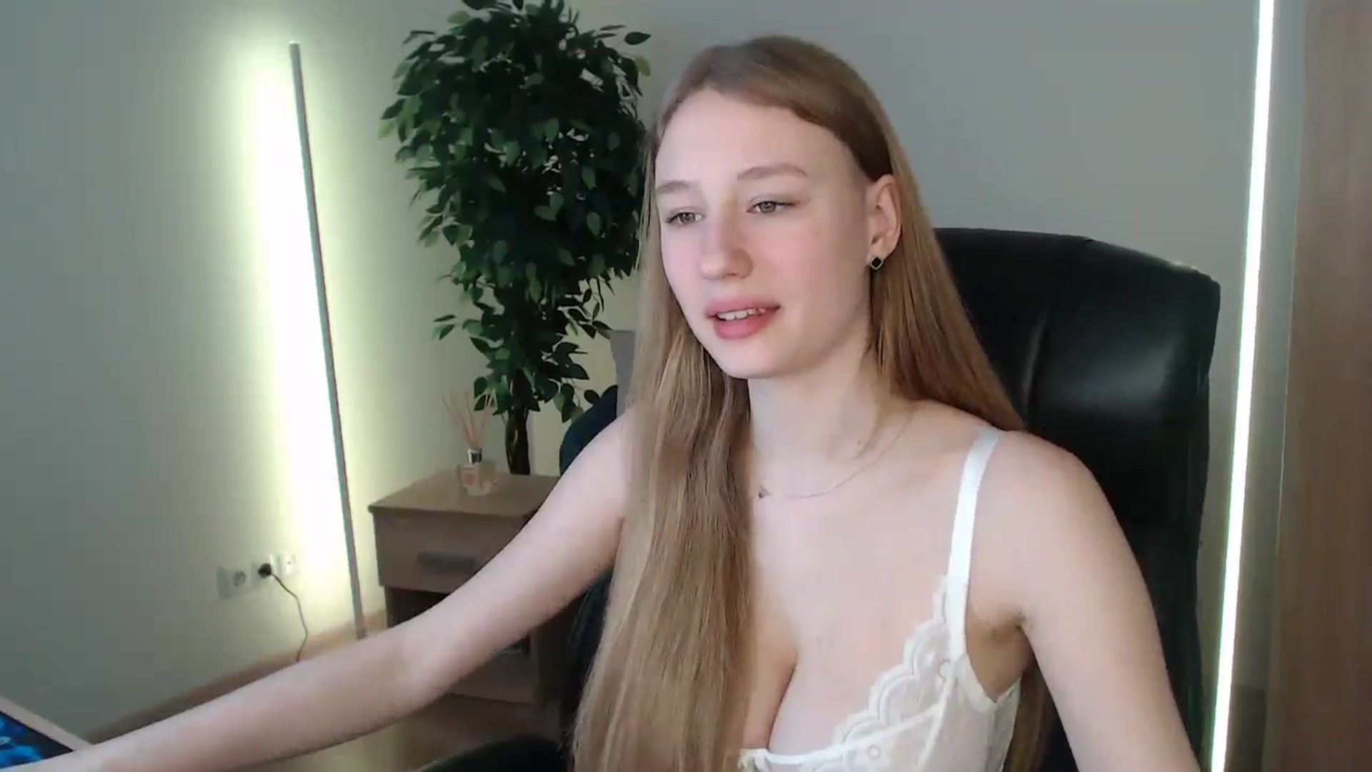 Gallery image thumbnail from HaleyVixen's myfreecams stream on, 01/05/2025, 11:29 image 6 of 20