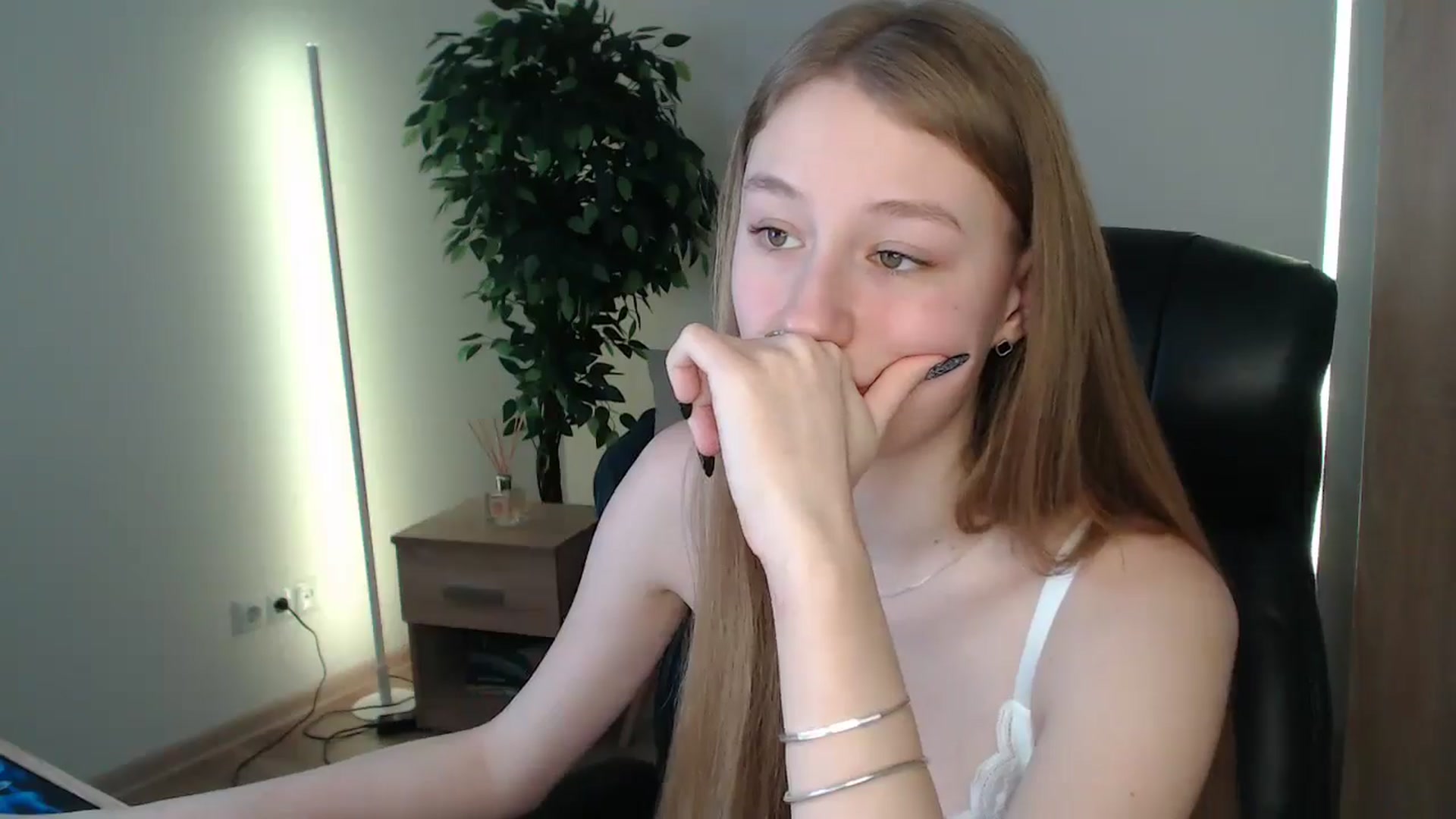 Gallery image thumbnail from HaleyVixen's myfreecams stream on, 01/05/2025, 11:29 image 5 of 20