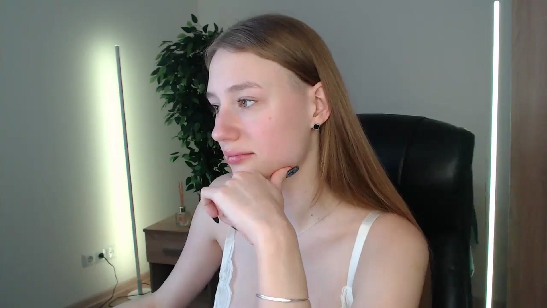 Gallery image thumbnail from HaleyVixen's myfreecams stream on, 01/05/2025, 12:24 image 12 of 20