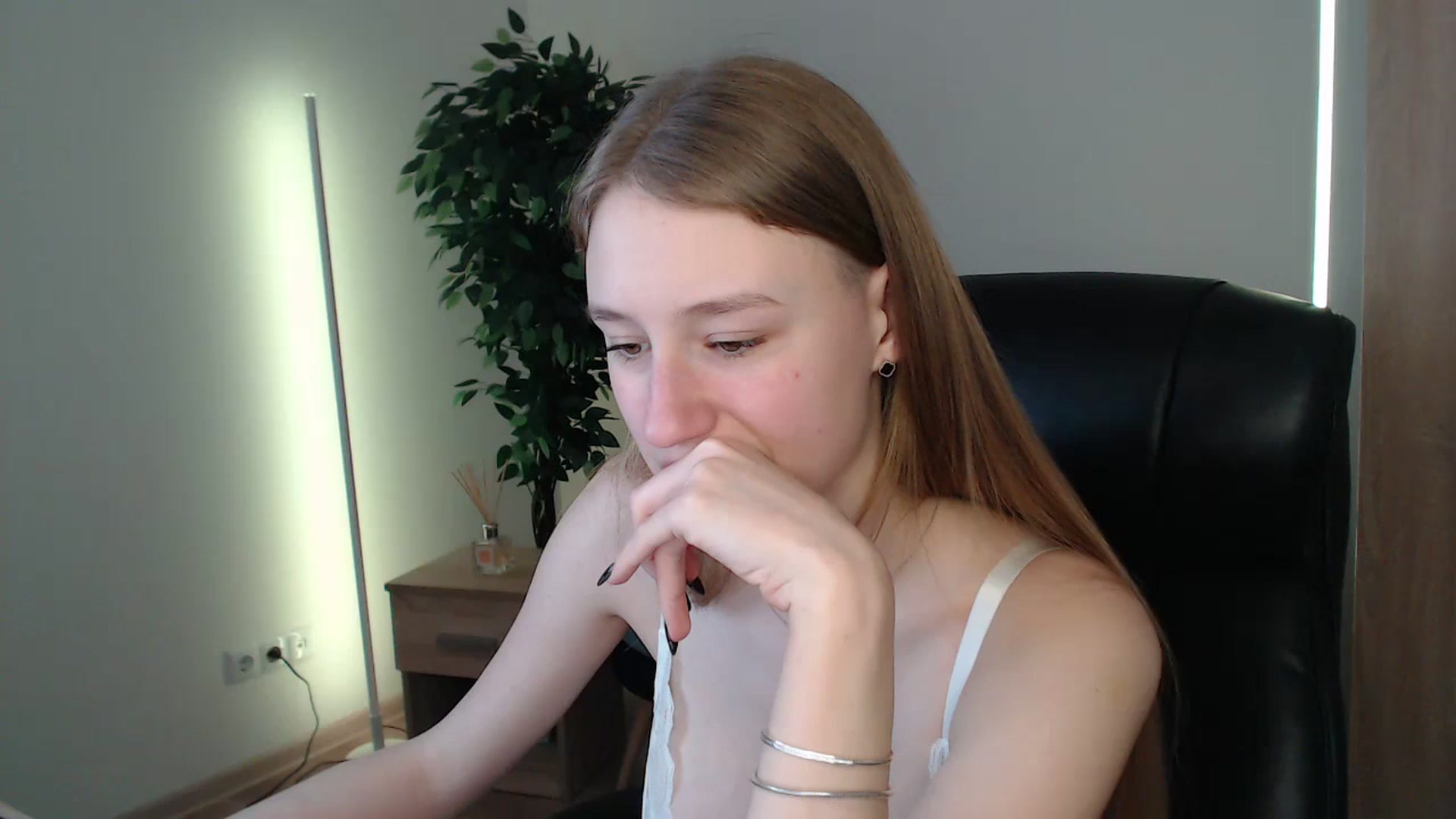 Gallery image thumbnail from HaleyVixen's myfreecams stream on, 01/05/2025, 13:35 image 8 of 20