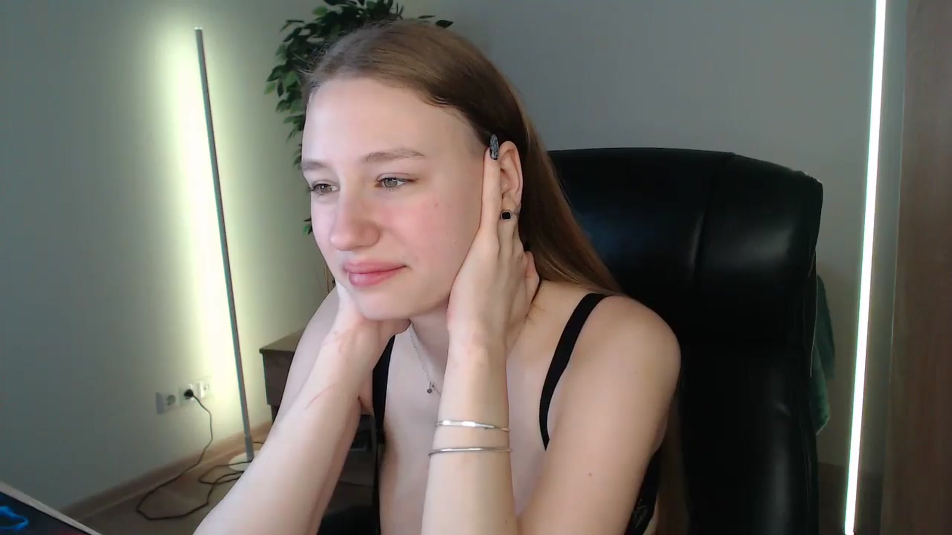 Gallery image thumbnail from HaleyVixen's myfreecams stream on, 01/06/2025, 11:21 image 4 of 20