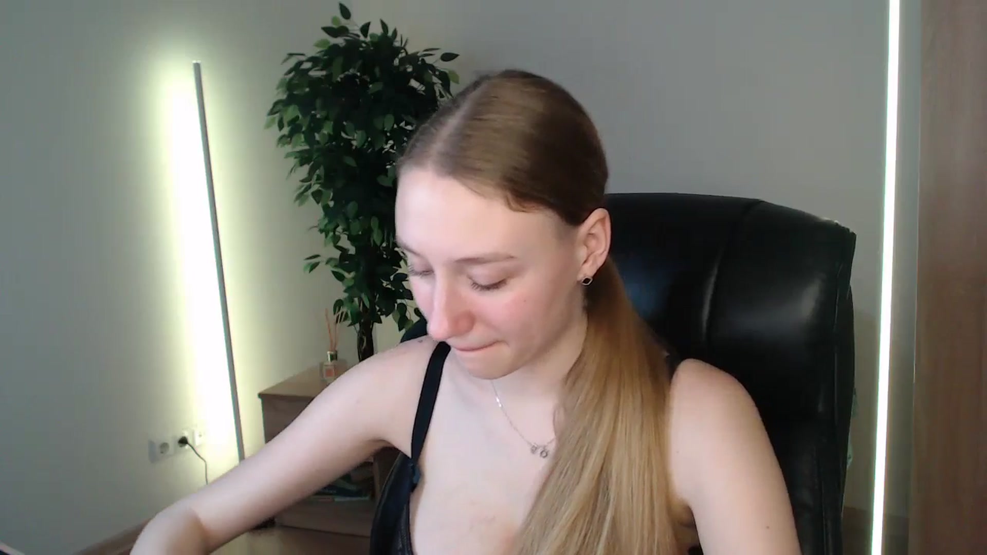 Gallery image thumbnail from HaleyVixen's myfreecams stream on, 01/06/2025, 12:54 image 8 of 20
