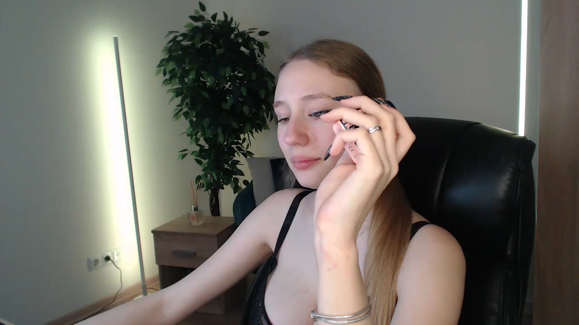 Gallery image thumbnail from HaleyVixen's myfreecams stream on, 01/06/2025, 12:54 image 9 of 20