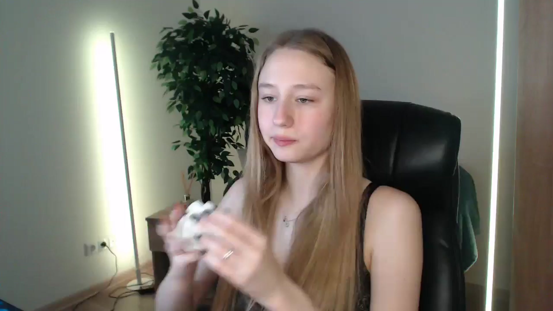 Gallery image thumbnail from HaleyVixen's myfreecams stream on, 01/06/2025, 14:18 image 4 of 20