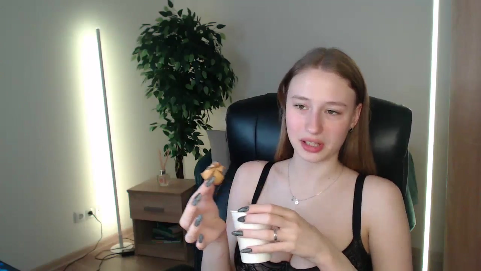Gallery image thumbnail from HaleyVixen's myfreecams stream on, 01/06/2025, 14:18 image 5 of 20