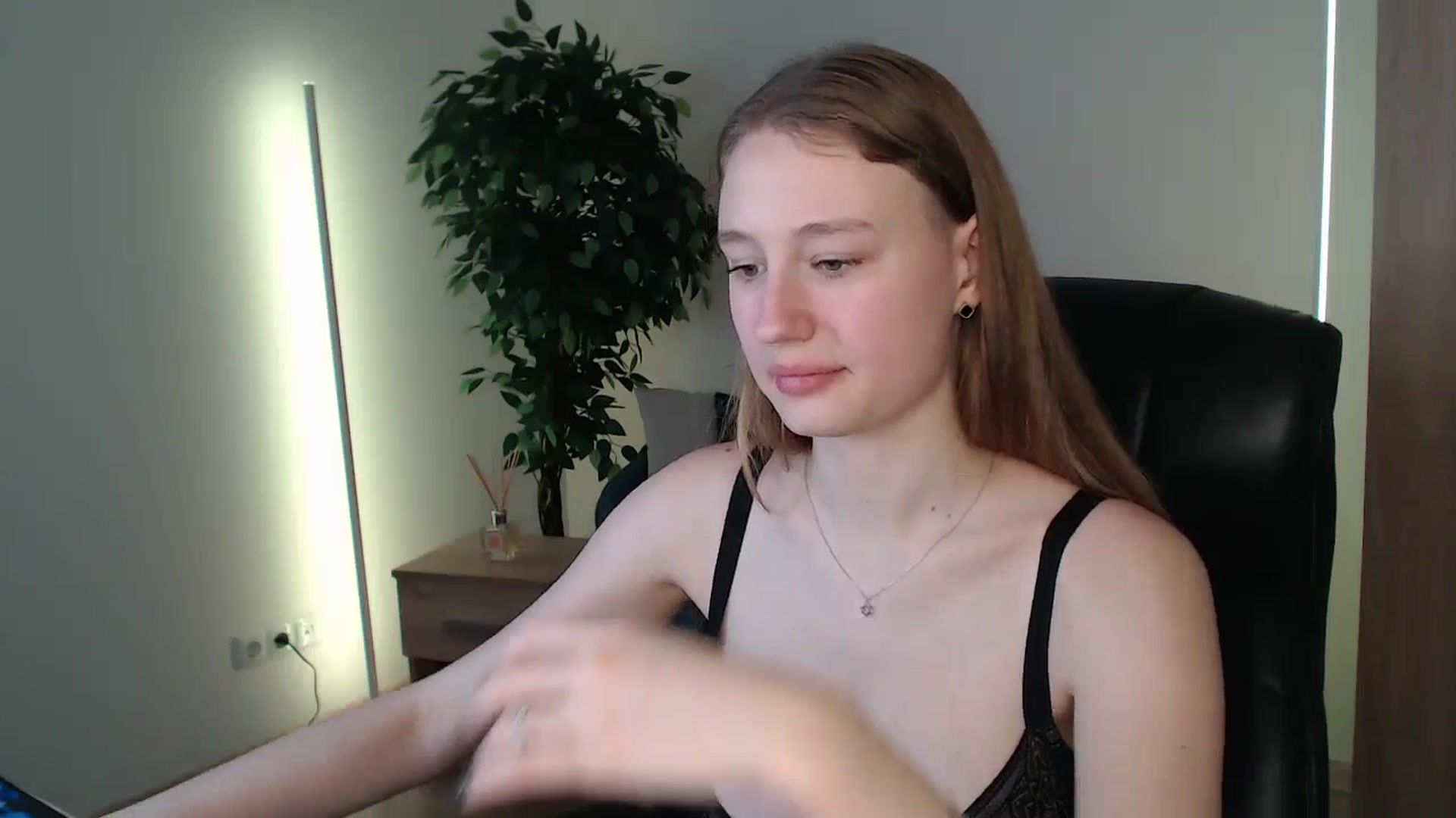 Gallery image thumbnail from HaleyVixen's myfreecams stream on, 01/07/2025, 12:23 image 8 of 20