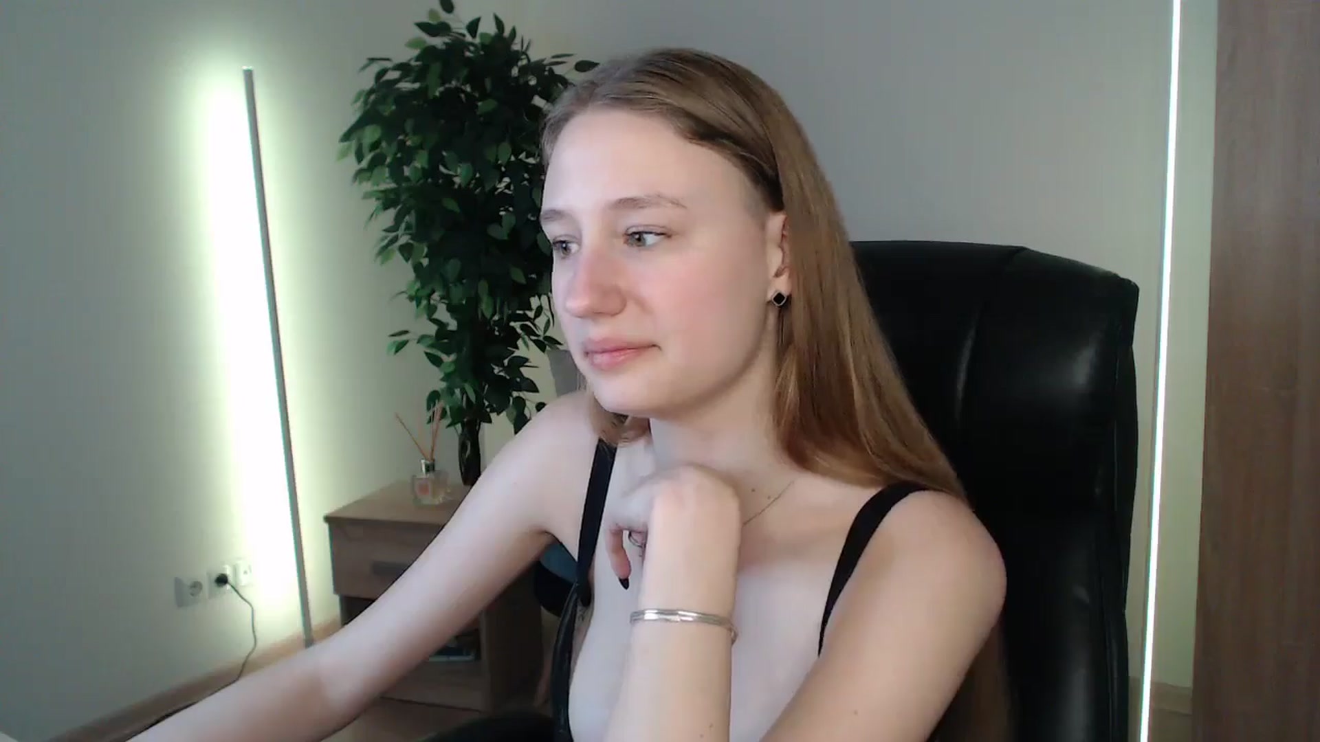 Gallery image thumbnail from HaleyVixen's myfreecams stream on, 01/07/2025, 13:58 image 17 of 20
