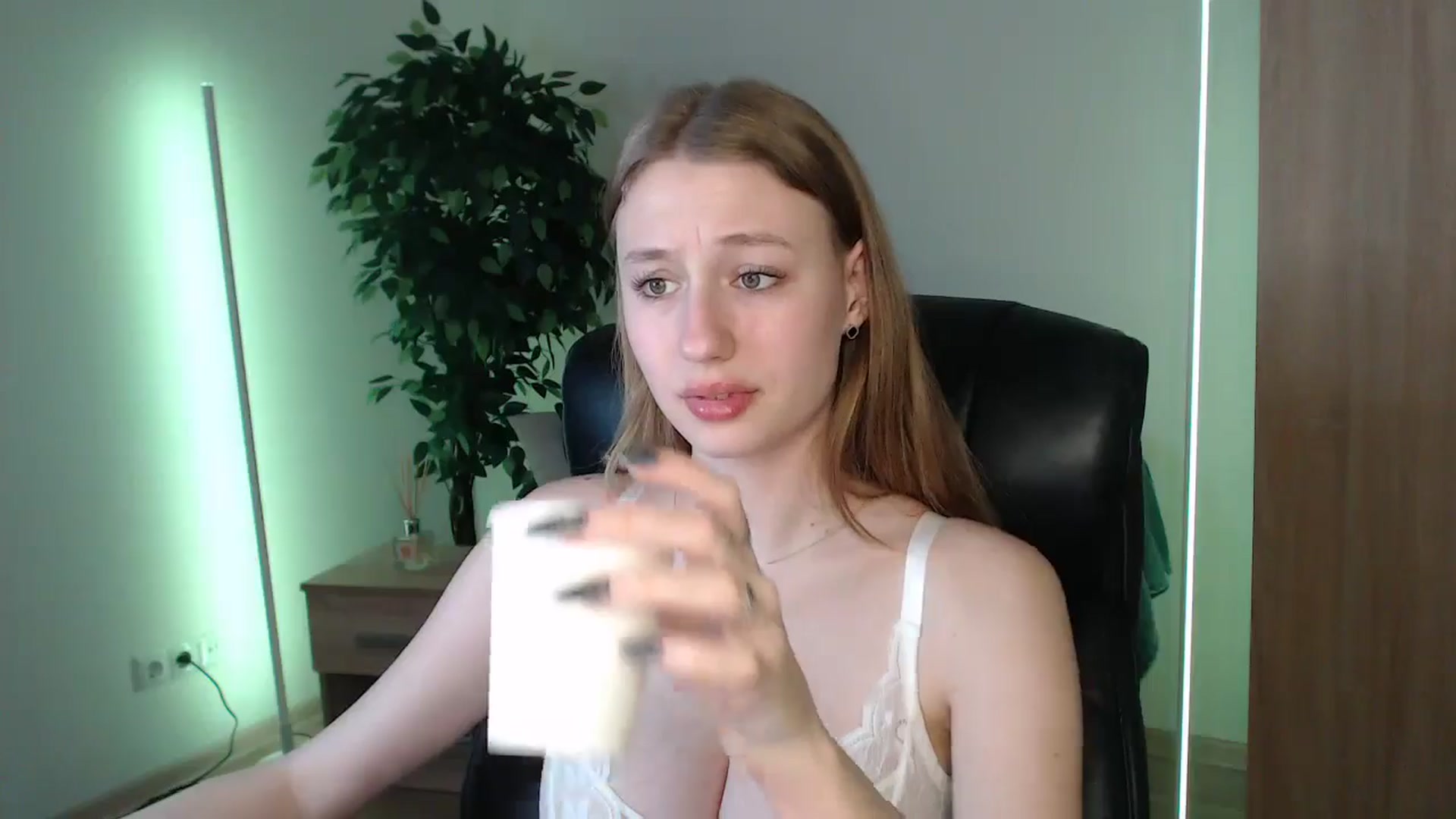 Gallery image thumbnail from HaleyVixen's myfreecams stream on, 01/11/2025, 14:38 image 15 of 20