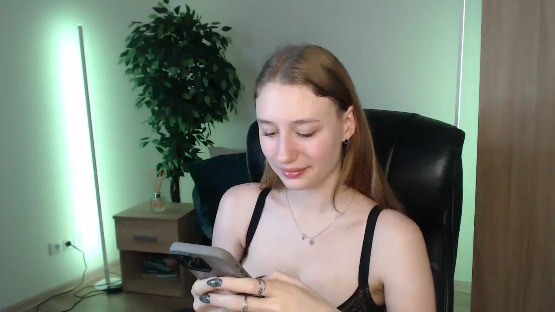 Gallery image thumbnail from HaleyVixen's myfreecams stream on, 01/12/2025, 14:36 image 6 of 20
