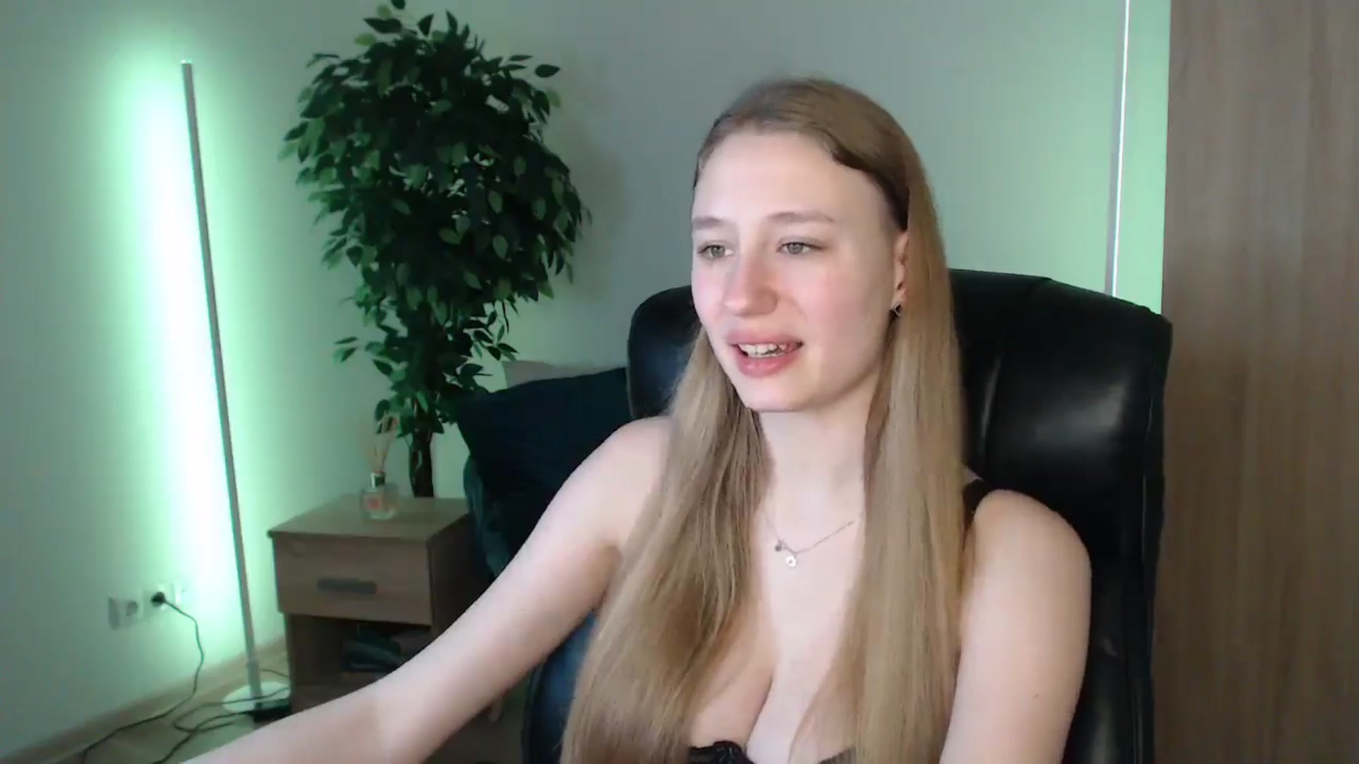 Gallery image thumbnail from HaleyVixen's myfreecams stream on, 01/12/2025, 14:36 image 18 of 20
