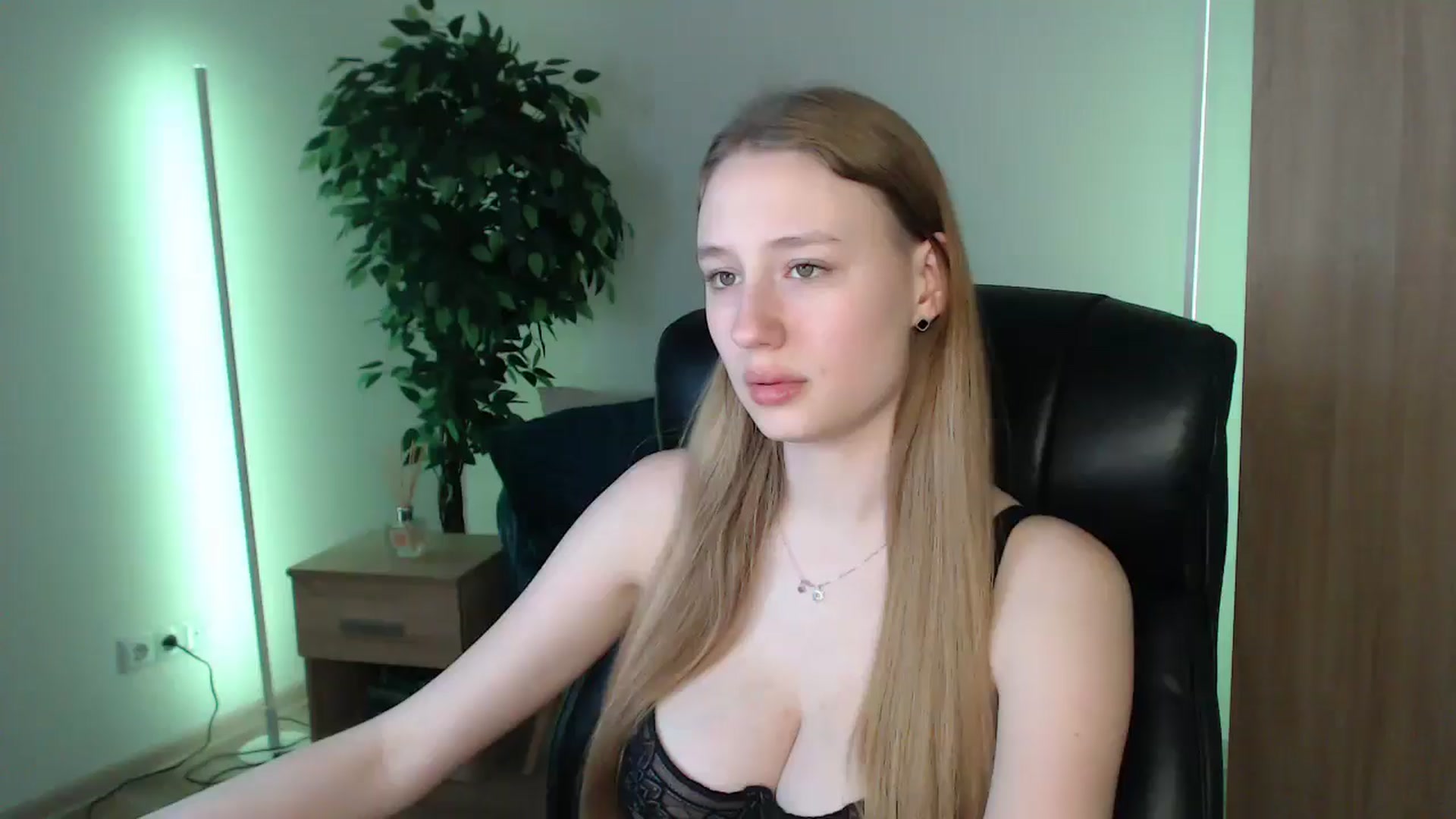 Gallery image thumbnail from HaleyVixen's myfreecams stream on, 01/12/2025, 14:36 image 17 of 20