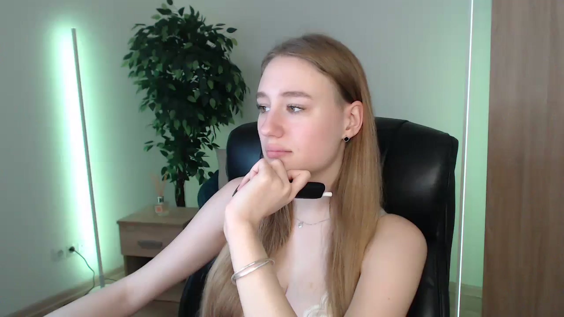 Gallery image thumbnail from HaleyVixen's myfreecams stream on, 01/14/2025, 13:47 image 2 of 20