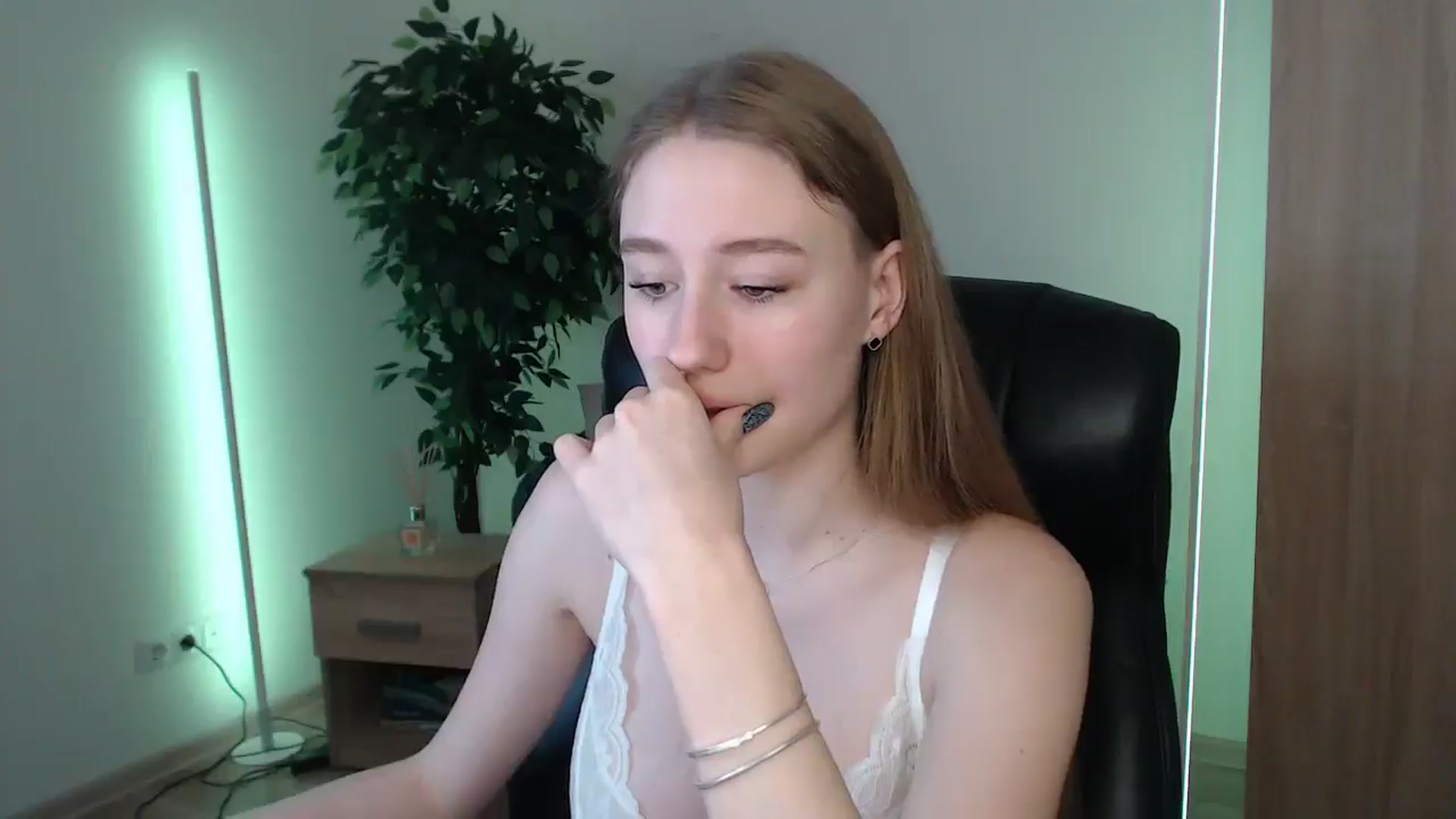 Gallery image thumbnail from HaleyVixen's myfreecams stream on, 01/14/2025, 13:47 image 17 of 20