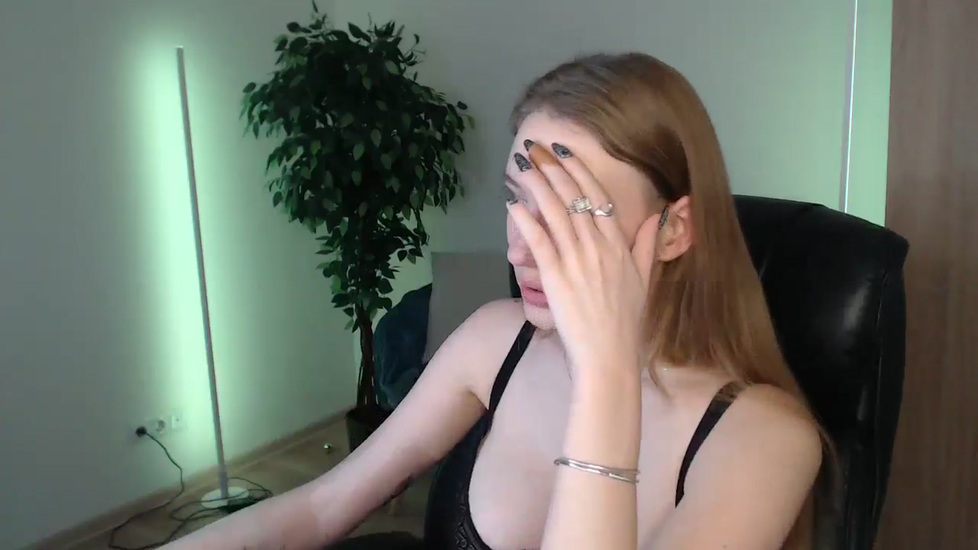 Gallery image thumbnail from HaleyVixen's myfreecams stream on, 01/17/2025, 11:14 image 14 of 20