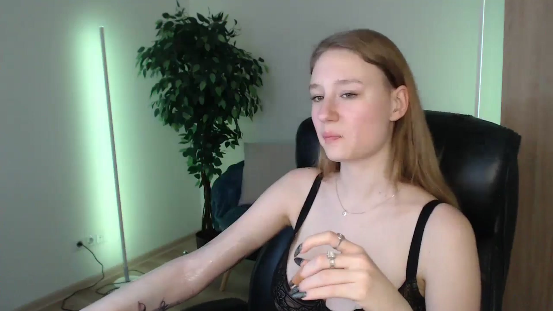 Gallery image thumbnail from HaleyVixen's myfreecams stream on, 01/17/2025, 11:14 image 2 of 20