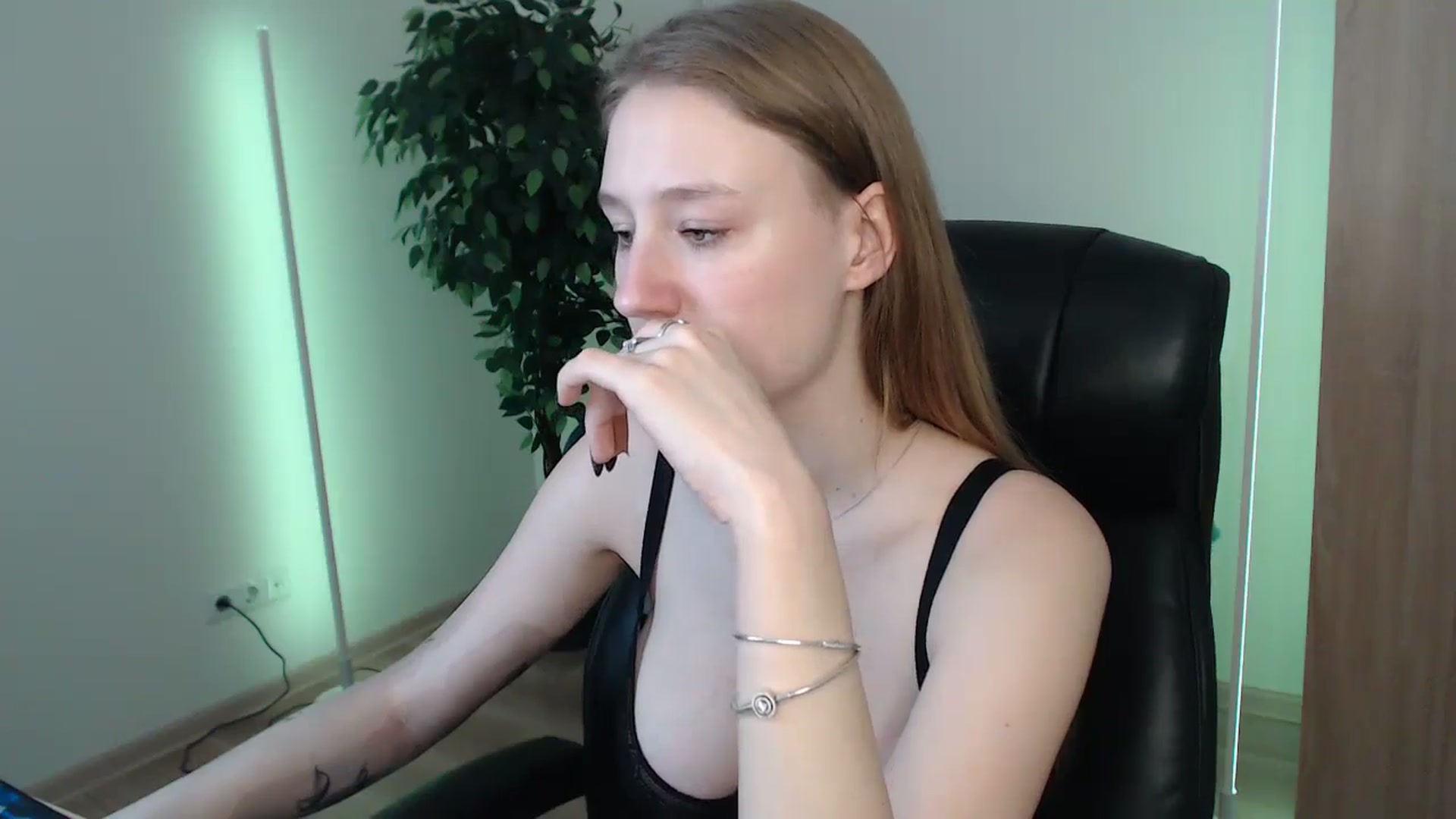 Gallery image thumbnail from HaleyVixen's myfreecams stream on, 01/17/2025, 12:56 image 8 of 20