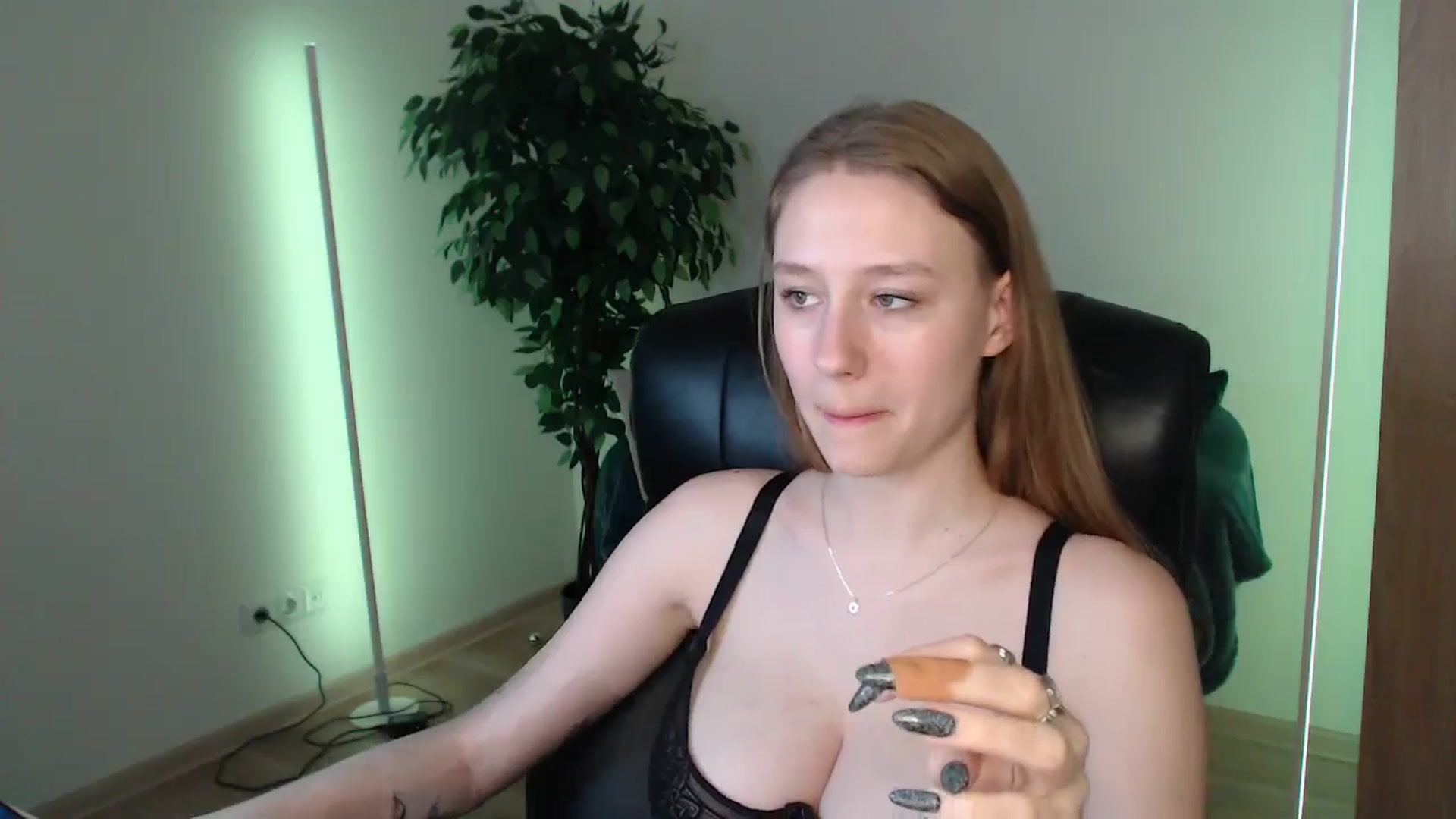 Gallery image thumbnail from HaleyVixen's myfreecams stream on, 01/17/2025, 14:47 image 18 of 20