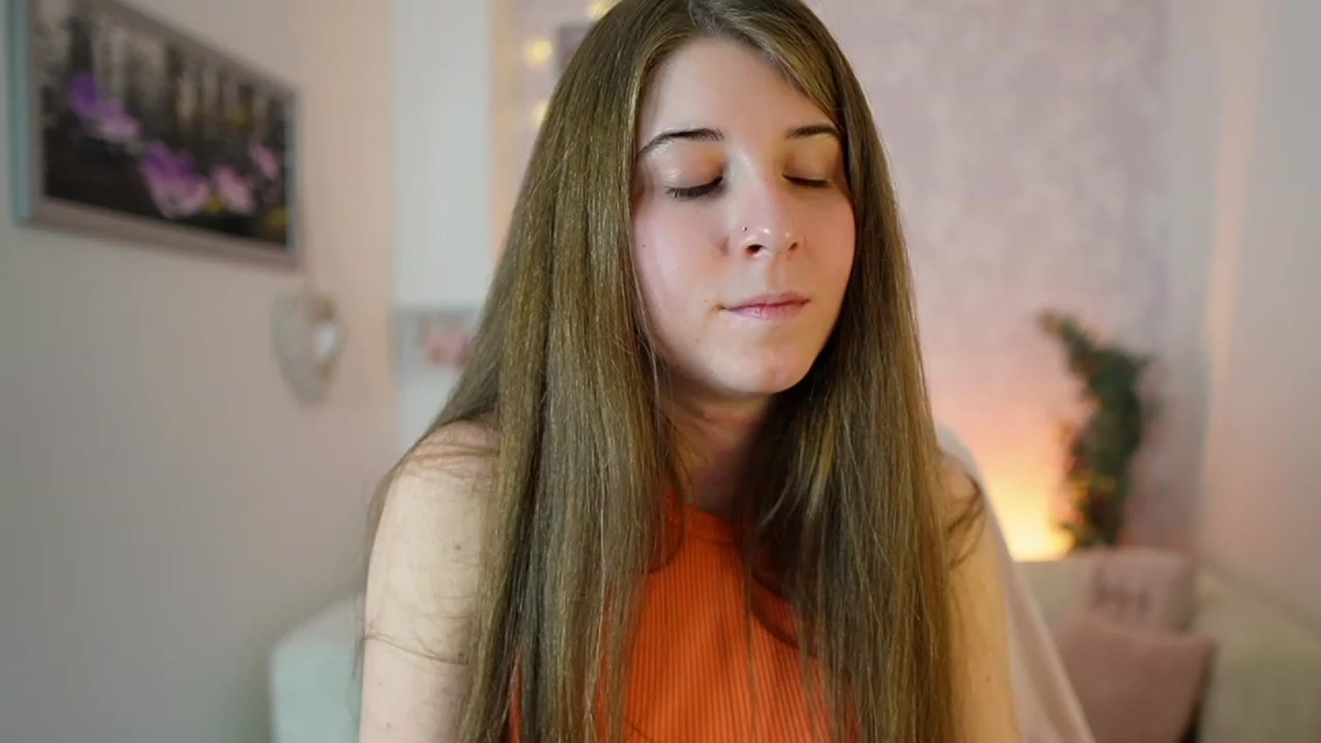 Gallery image thumbnail from Haley_Reed18's myfreecams stream on, 12/18/2023, 16:58 image 15 of 20