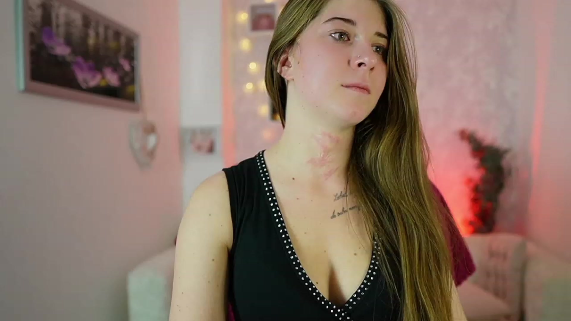 Gallery image thumbnail from Haley_Reed18's myfreecams stream on, 12/20/2023, 16:26 image 5 of 20