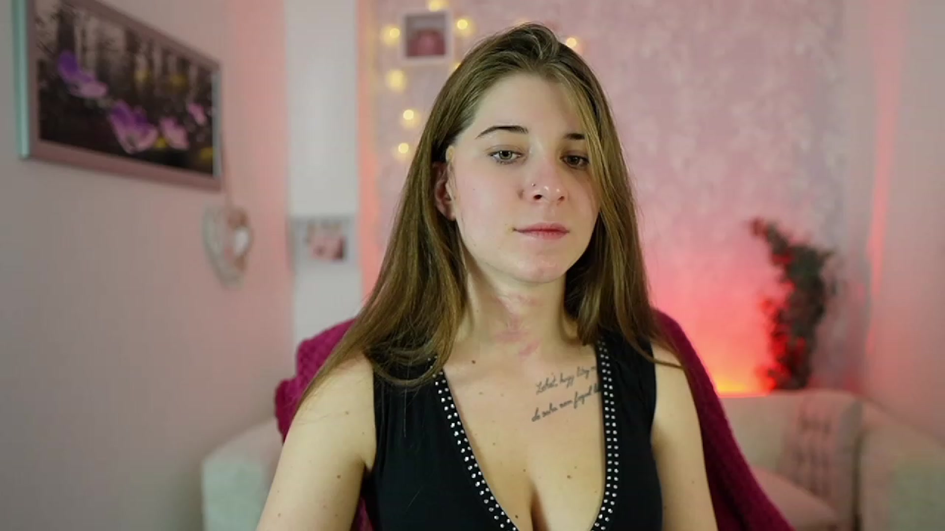 Gallery image thumbnail from Haley_Reed18's myfreecams stream on, 12/20/2023, 18:33 image 6 of 20