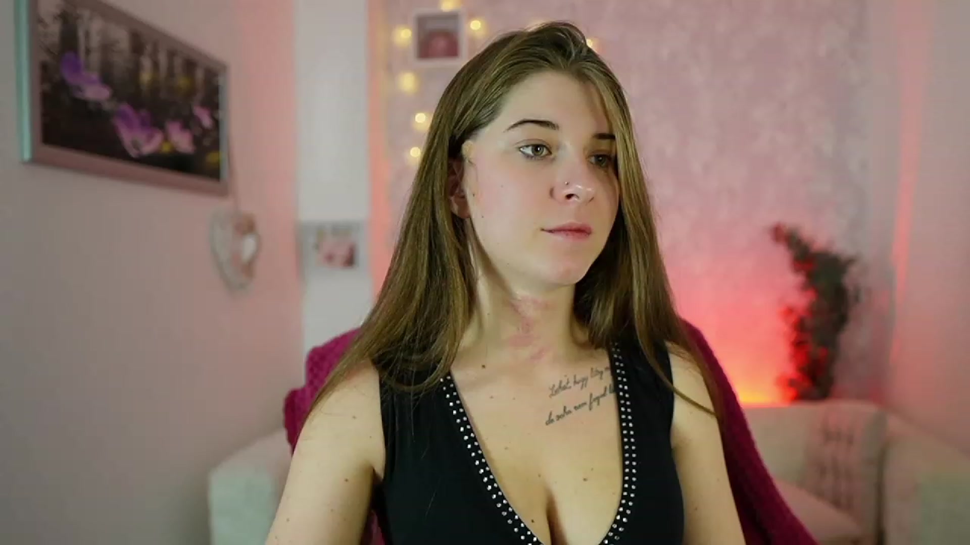 Gallery image thumbnail from Haley_Reed18's myfreecams stream on, 12/20/2023, 18:33 image 7 of 20