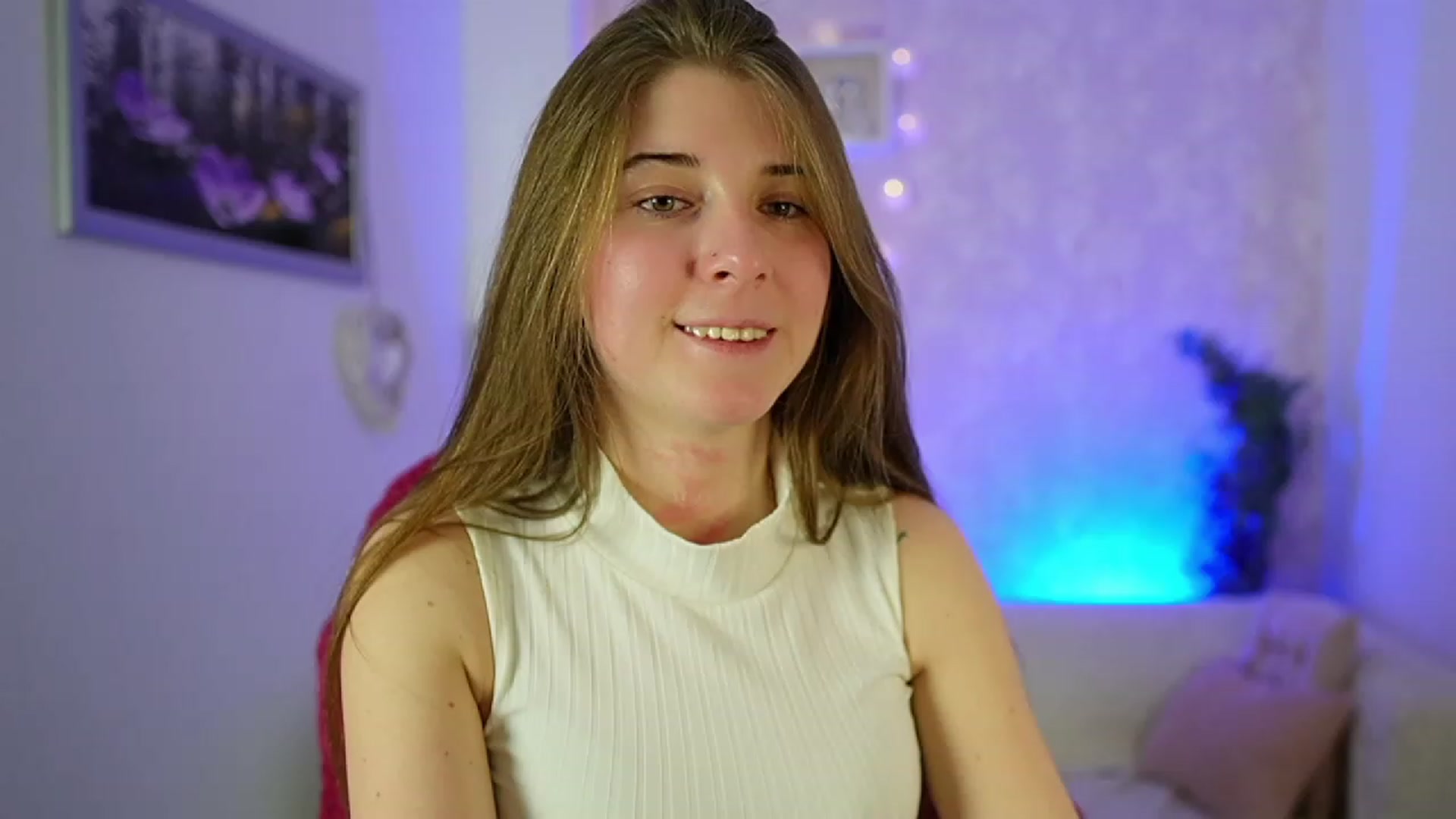 Gallery image thumbnail from Haley_Reed18's myfreecams stream on, 12/21/2023, 16:21 image 14 of 20