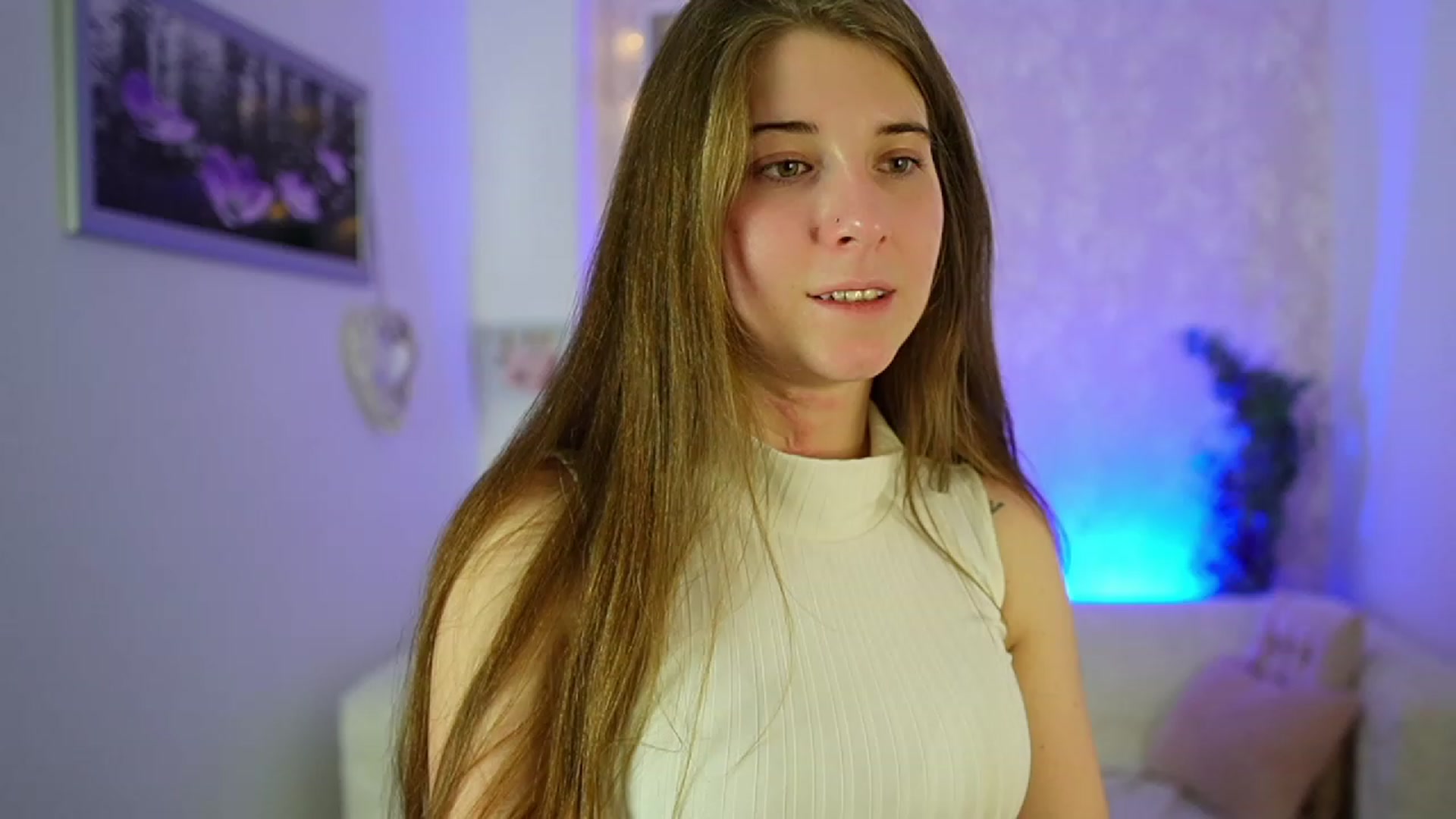 Gallery image thumbnail from Haley_Reed18's myfreecams stream on, 12/21/2023, 17:52 image 4 of 20