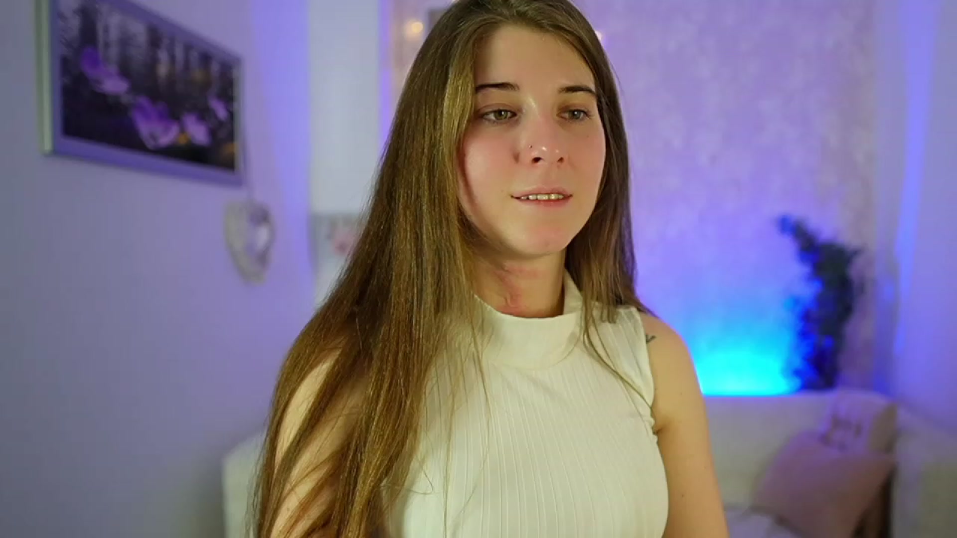 Gallery image thumbnail from Haley_Reed18's myfreecams stream on, 12/21/2023, 17:52 image 3 of 20