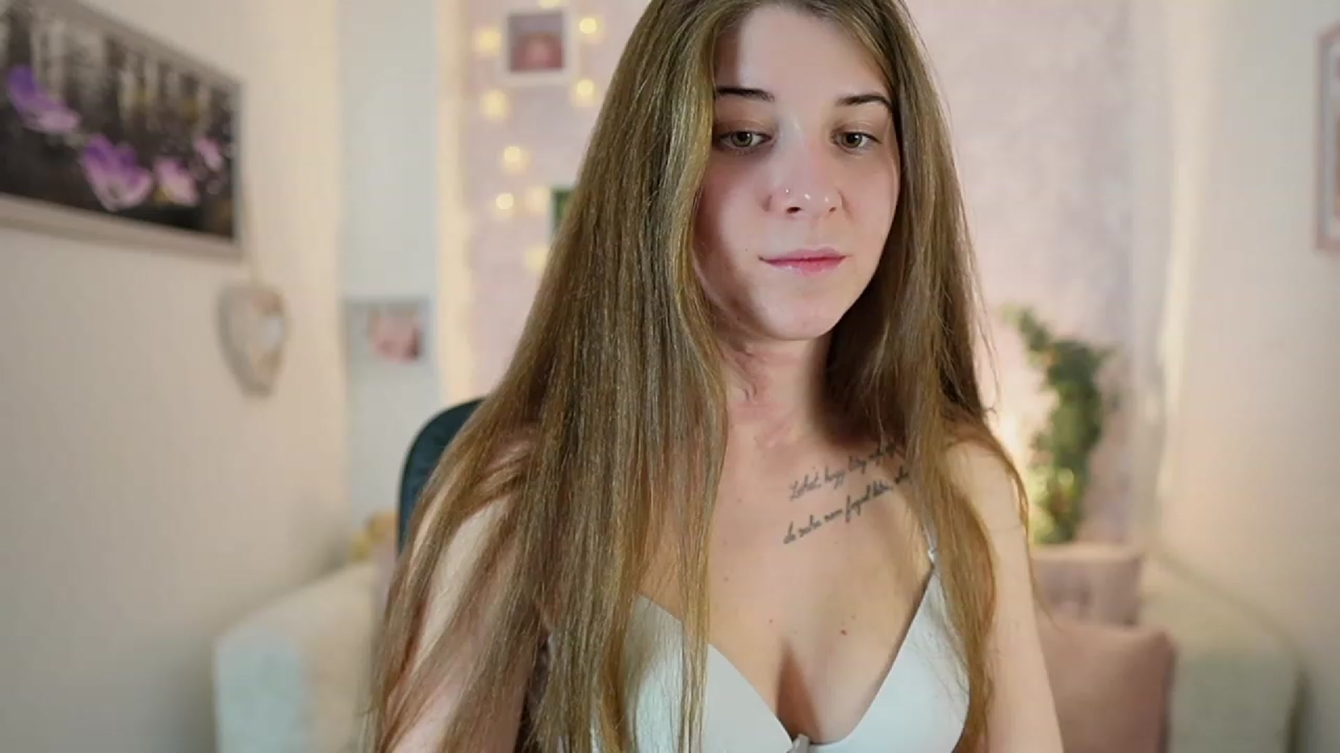 Gallery image thumbnail from Haley_Reed18's myfreecams stream on, 12/29/2023, 15:18 image 8 of 20