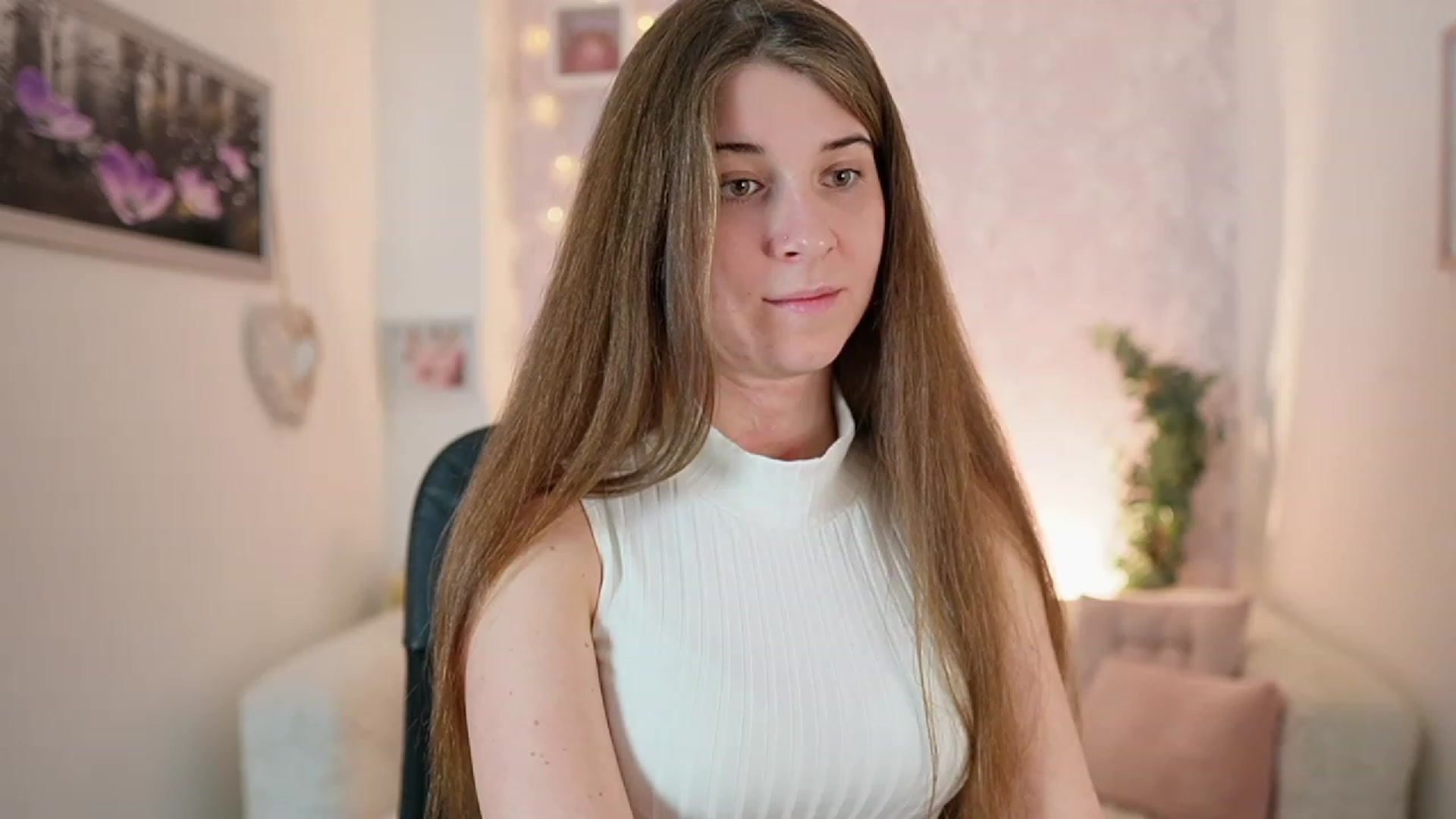 Gallery image thumbnail from Haley_Reed18's myfreecams stream on, 12/29/2023, 18:02 image 3 of 20