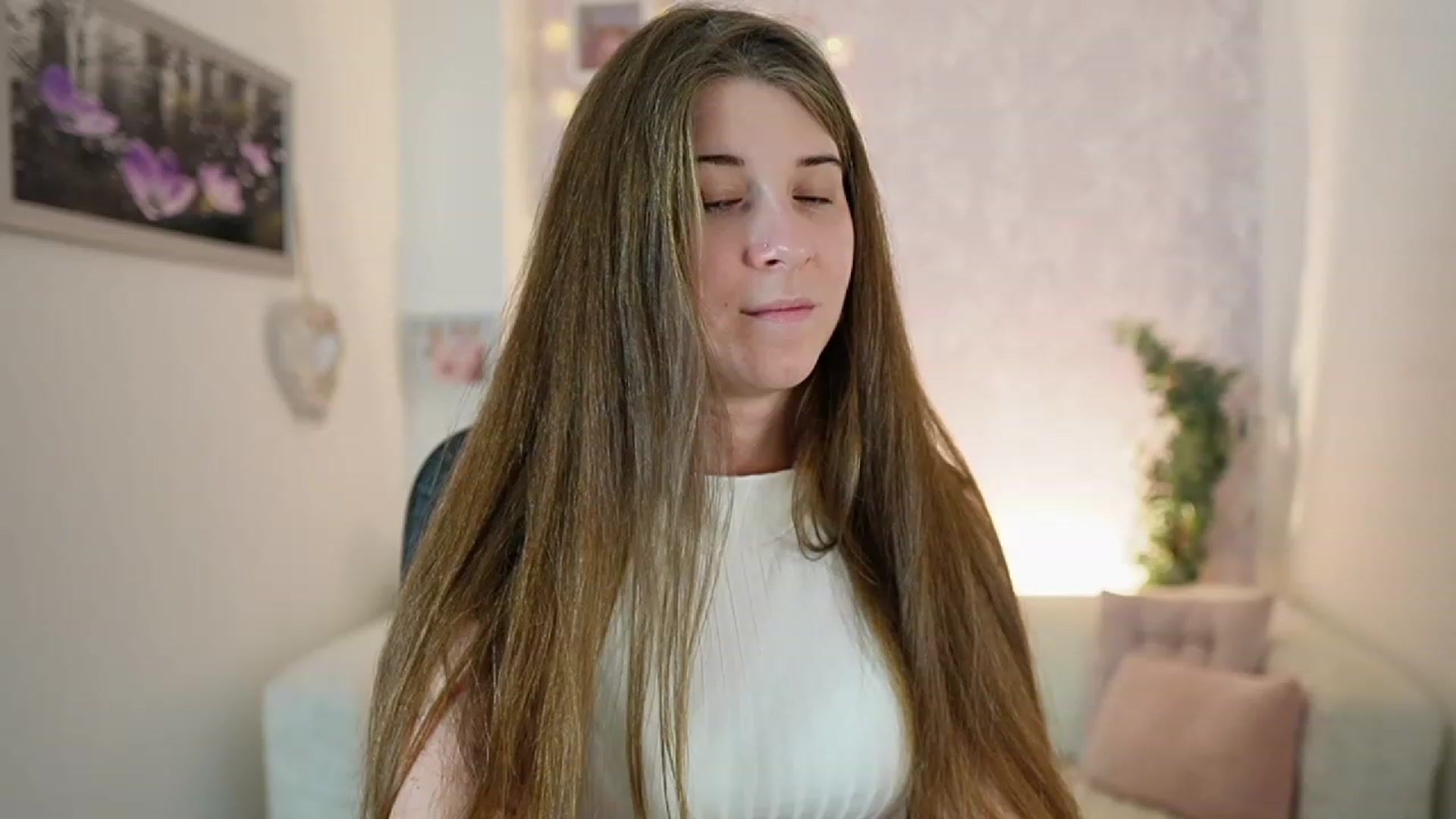 Gallery image thumbnail from Haley_Reed18's myfreecams stream on, 12/29/2023, 18:02 image 14 of 20