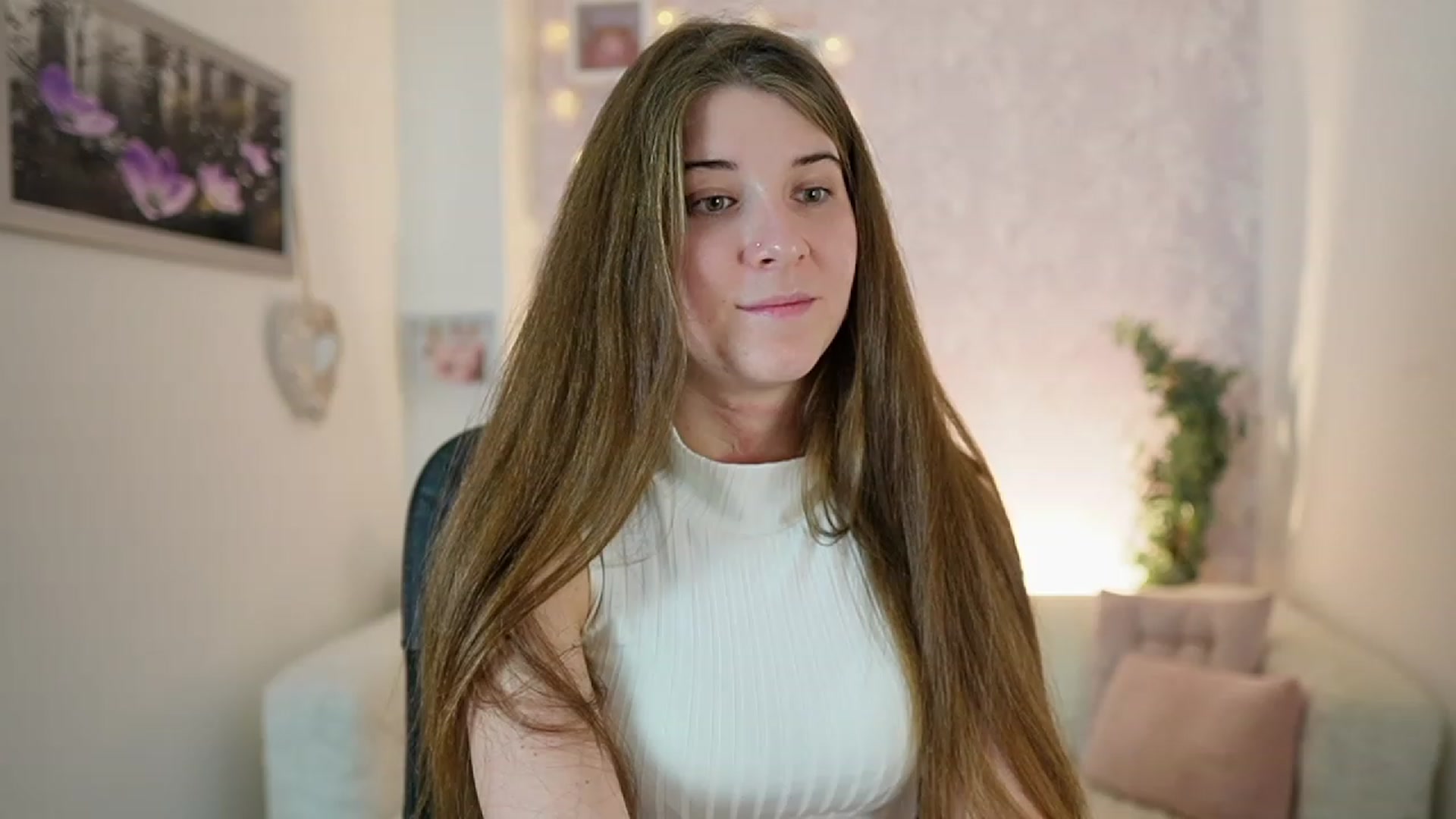 Gallery image thumbnail from Haley_Reed18's myfreecams stream on, 12/29/2023, 18:02 image 13 of 20