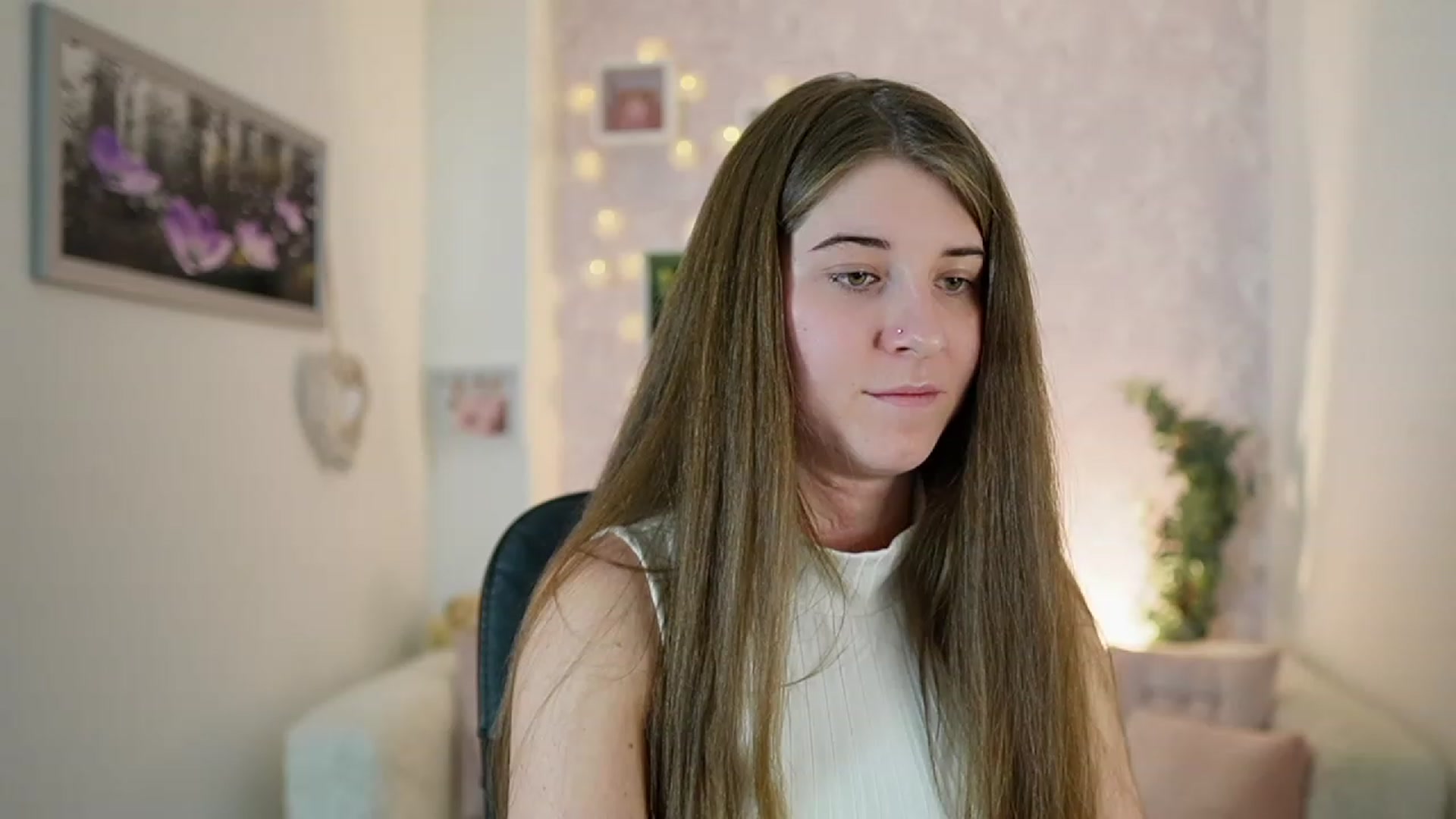 Gallery image thumbnail from Haley_Reed18's myfreecams stream on, 12/29/2023, 21:06 image 17 of 20
