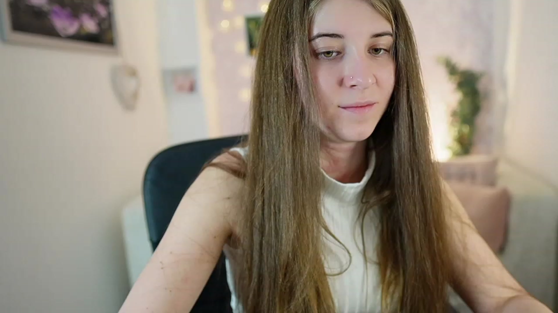Gallery image thumbnail from Haley_Reed18's myfreecams stream on, 12/29/2023, 22:32 image 9 of 20