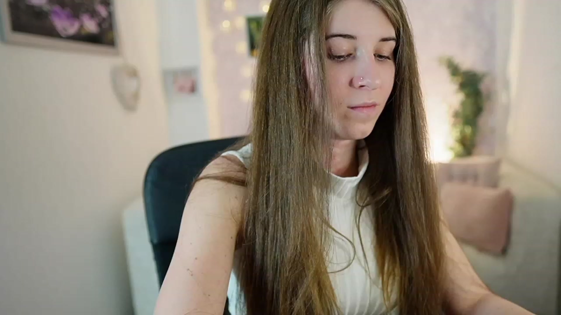 Gallery image thumbnail from Haley_Reed18's myfreecams stream on, 12/29/2023, 22:32 image 13 of 20
