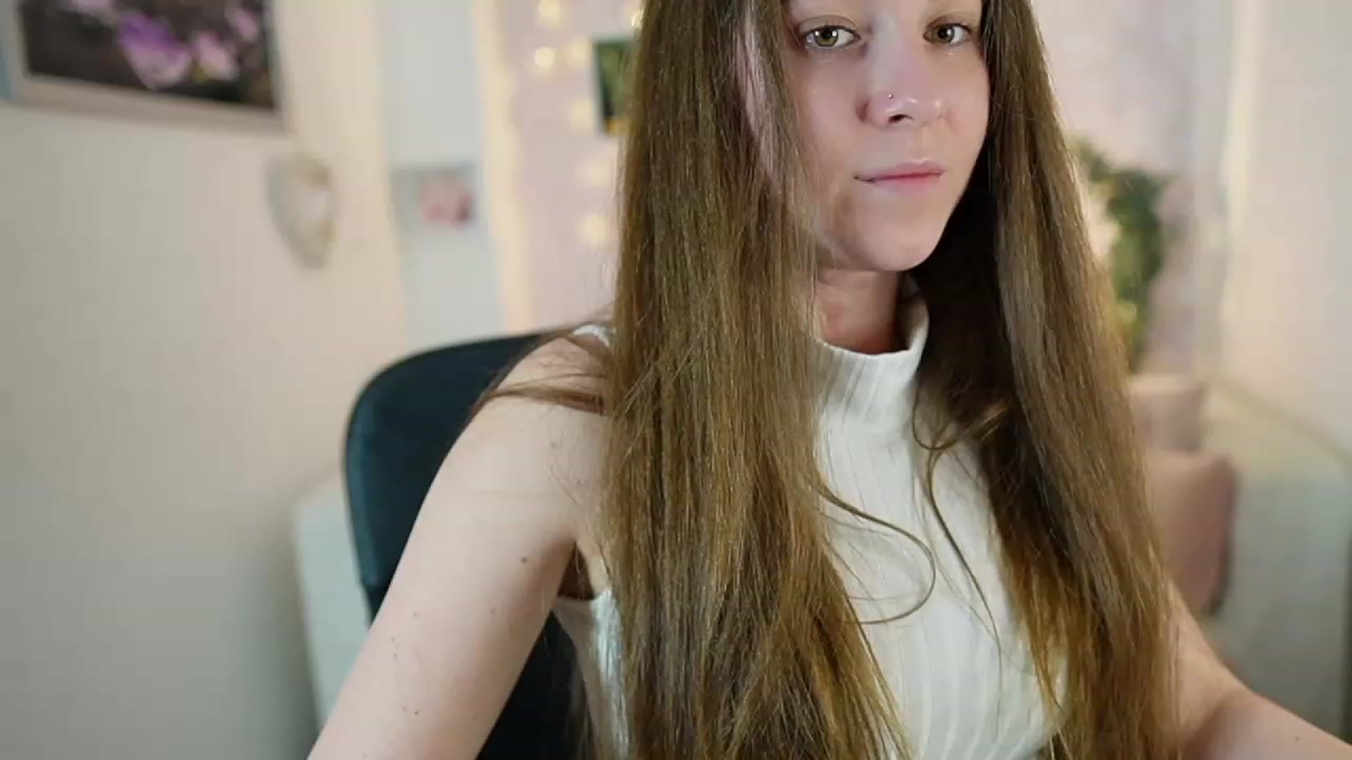 Gallery image thumbnail from Haley_Reed18's myfreecams stream on, 12/29/2023, 22:32 image 14 of 20